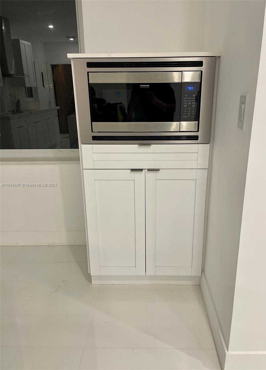 Small Image of 1201 MARSEILLE DR #17, Miami Beach Number 6