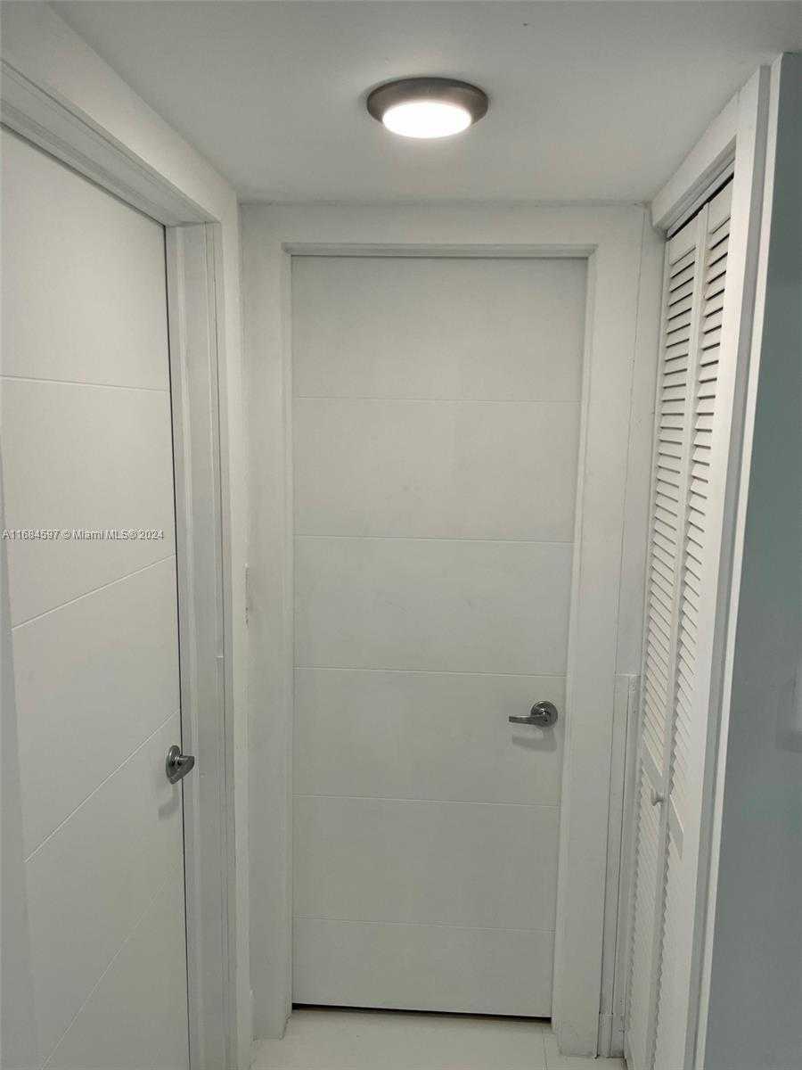 Small Image of 1201 MARSEILLE DR #17, Miami Beach Number 8