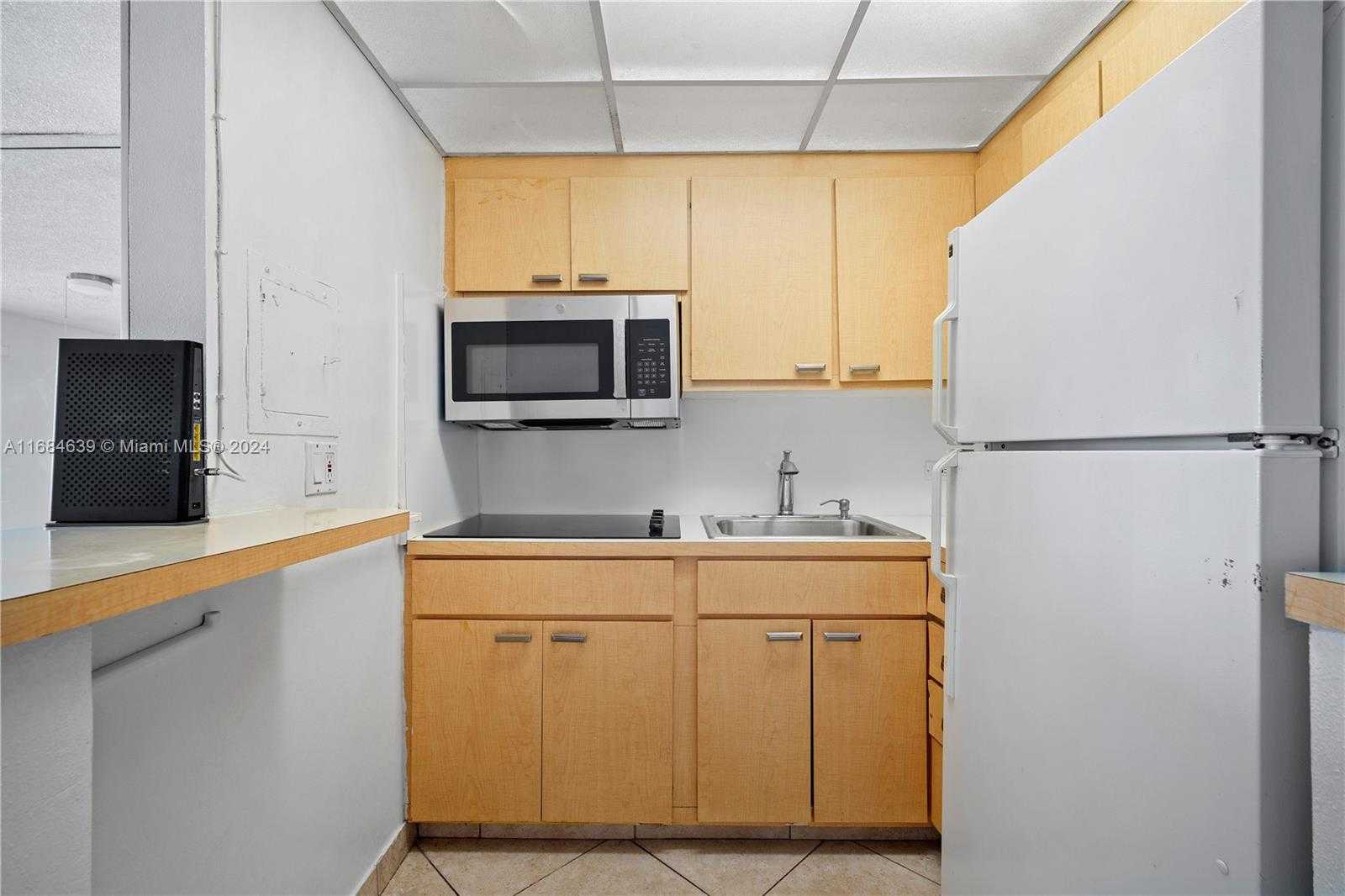Small Image of 7904 WEST DR #405, North Bay Village Number 11
