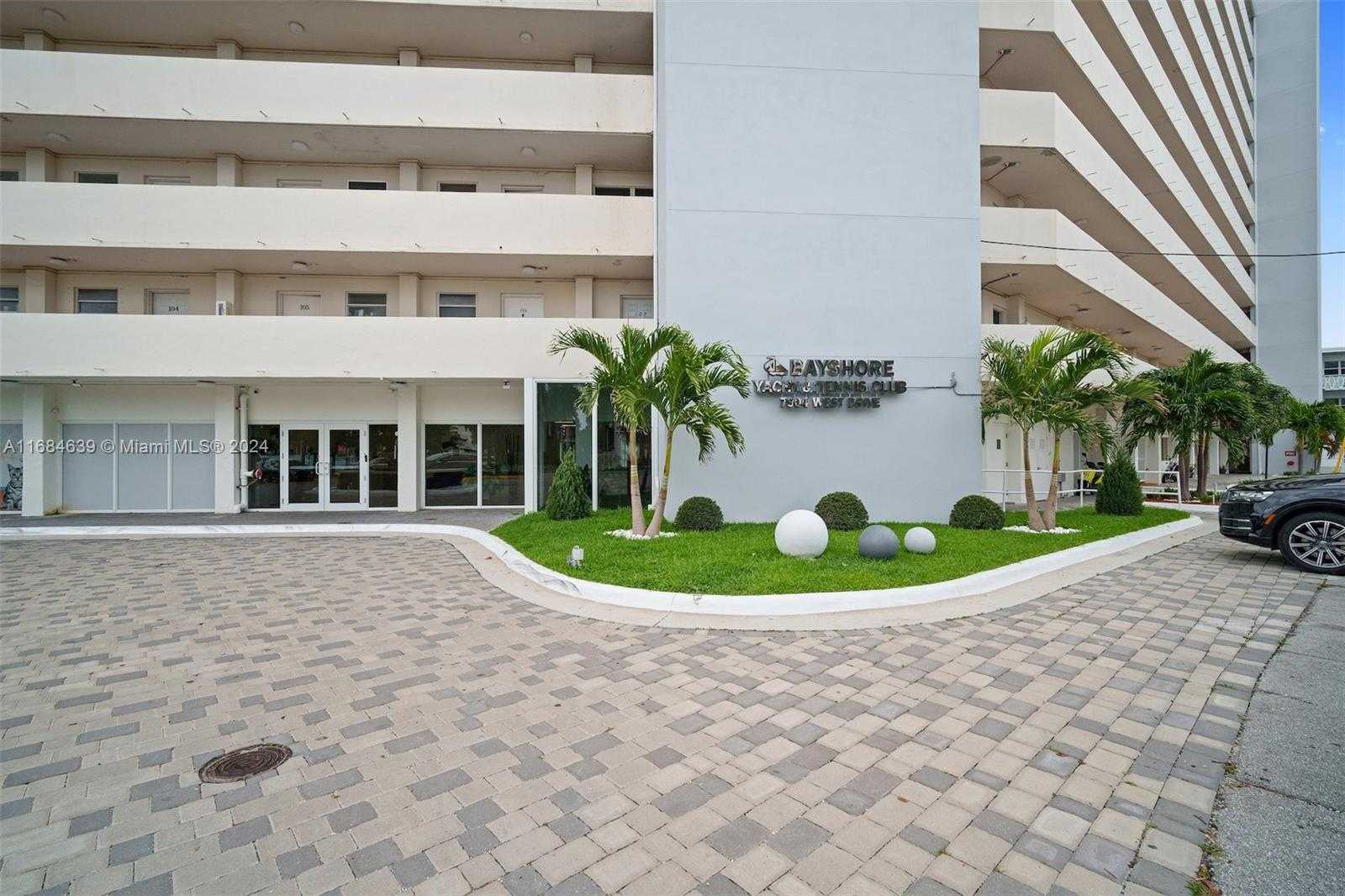 Small Image of 7904 WEST DR #405, North Bay Village Number 4