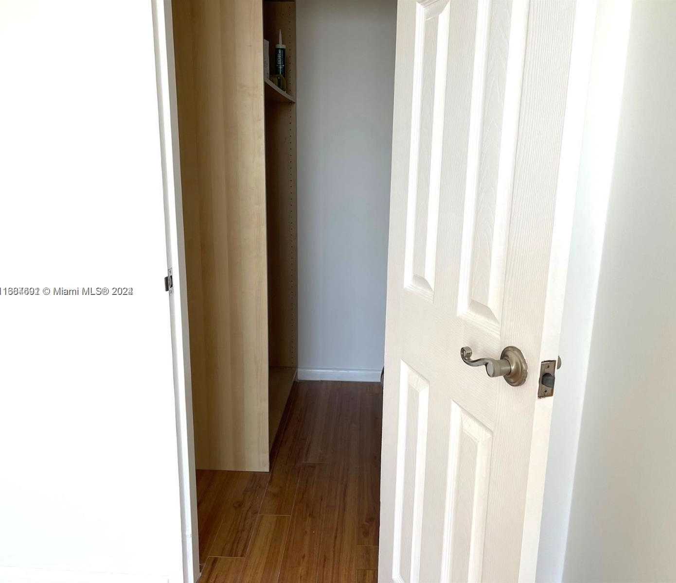 Small Image of 1000 WEST AVE #909, Miami Beach Number 10