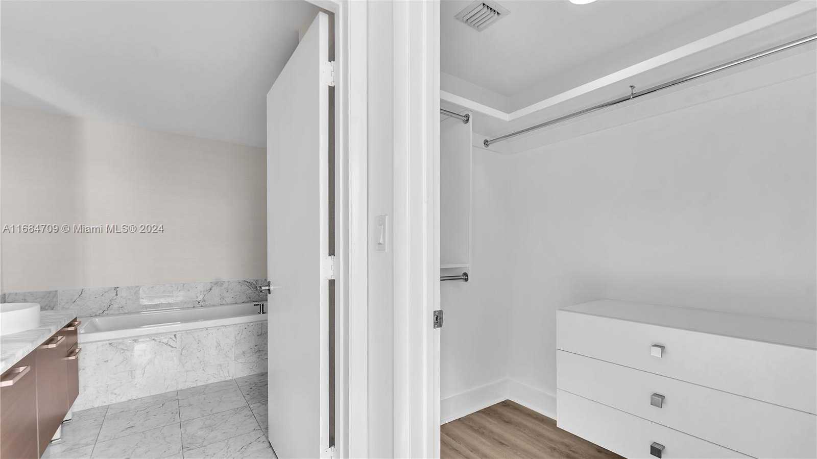 Small Image of 253 NORTH EAST 2ND ST #4704, Miami Number 33