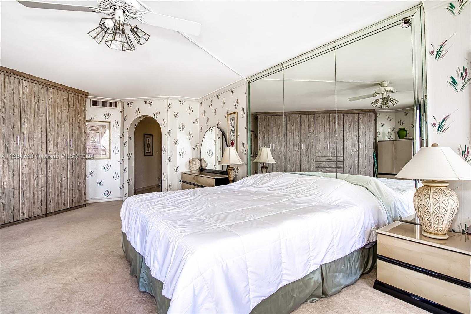 Small Image of 20185 E Country Club Dr, Miami, FL 33180, USA Number 12