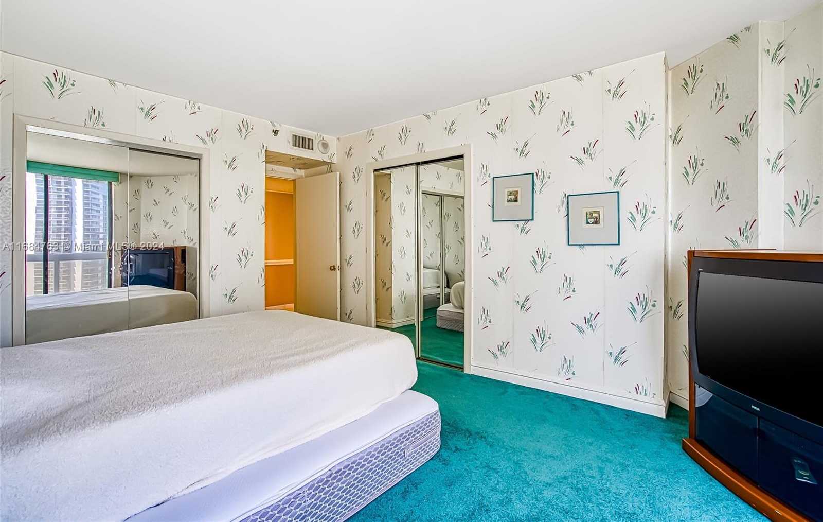 Small Image of 20185 E Country Club Dr, Miami, FL 33180, USA Number 21