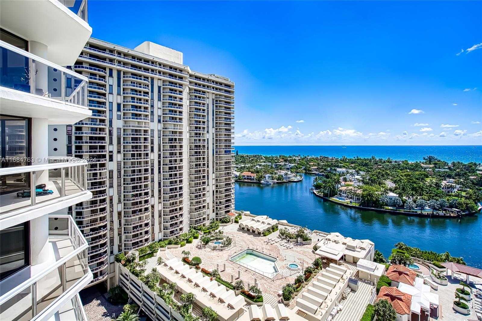 Small Image of 20185 E Country Club Dr, Miami, FL 33180, USA Number 25