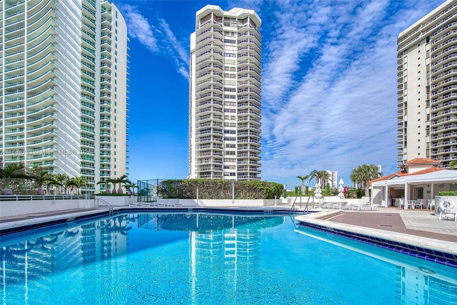 Small Image of 20185 E Country Club Dr, Miami, FL 33180, USA Number 27