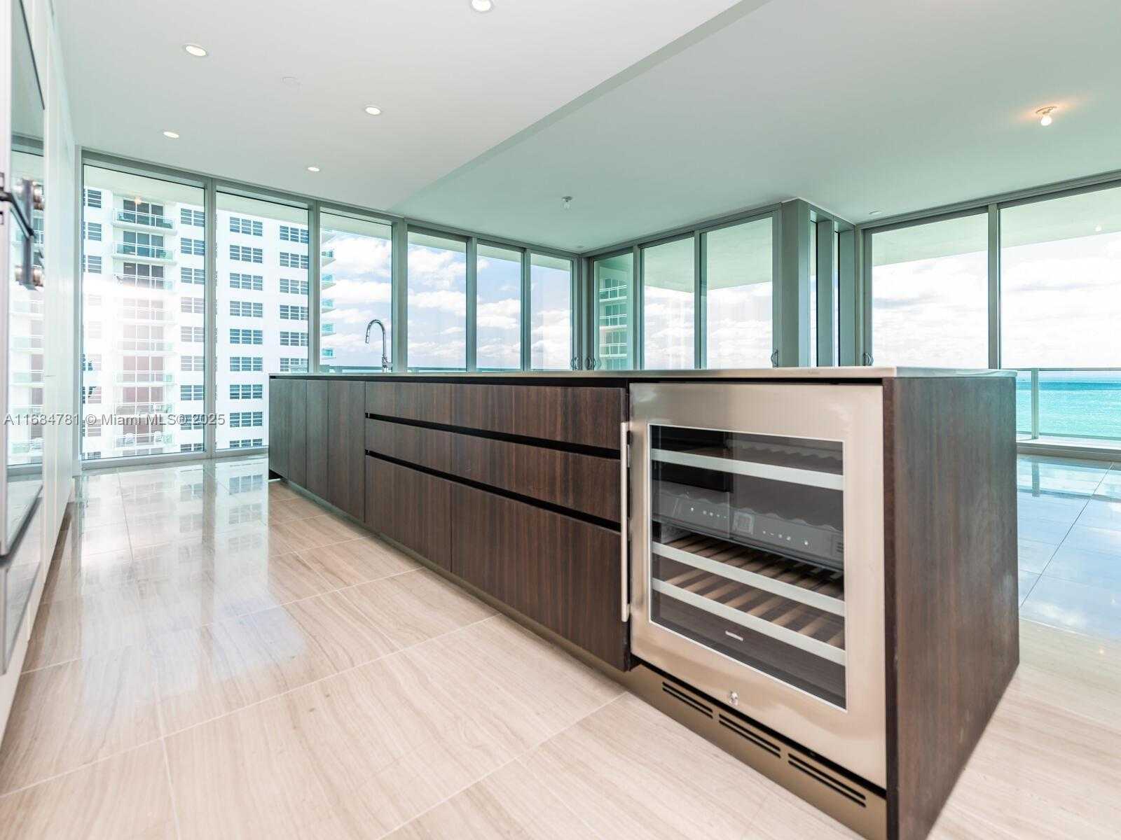 Small Image of 6901 COLLINS AVE #701, Miami Beach Number 10