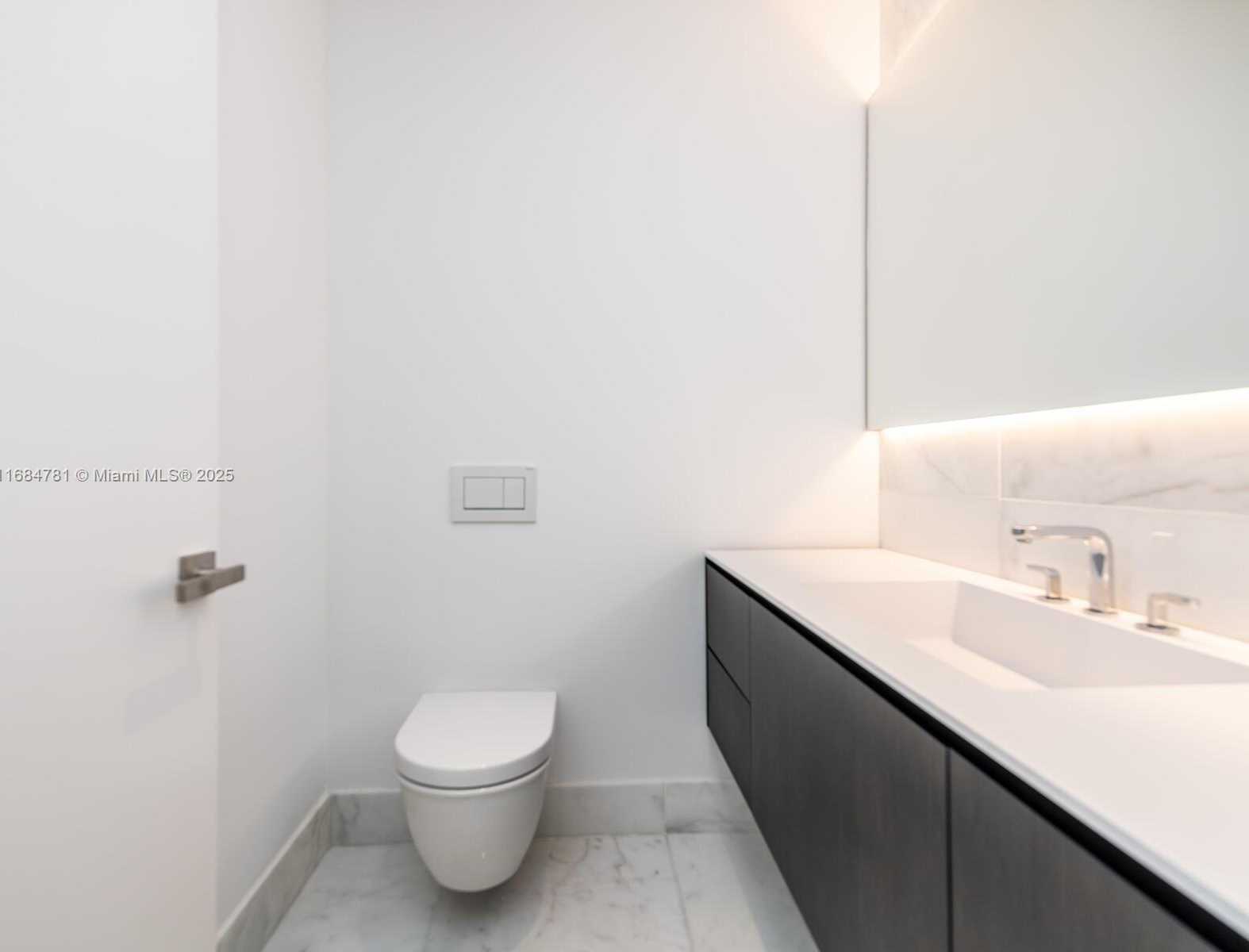 Small Image of 6901 COLLINS AVE #701, Miami Beach Number 52