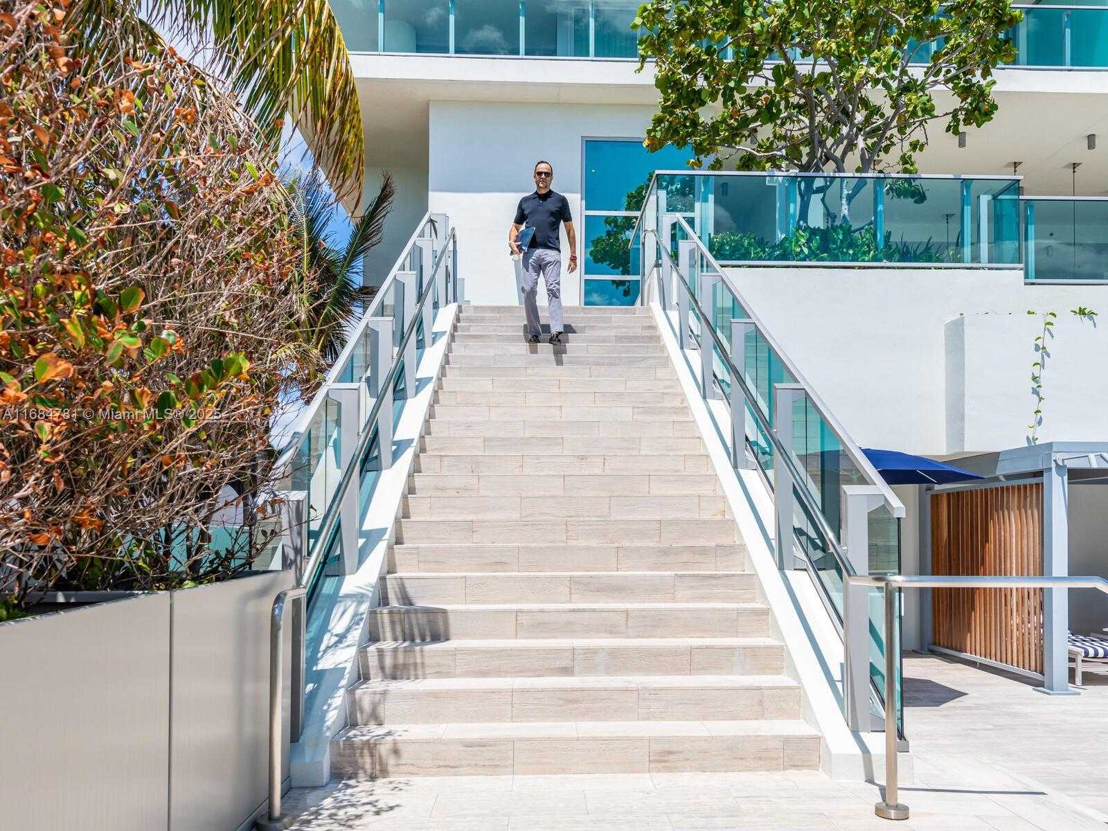 Small Image of 6901 COLLINS AVE #701, Miami Beach Number 84