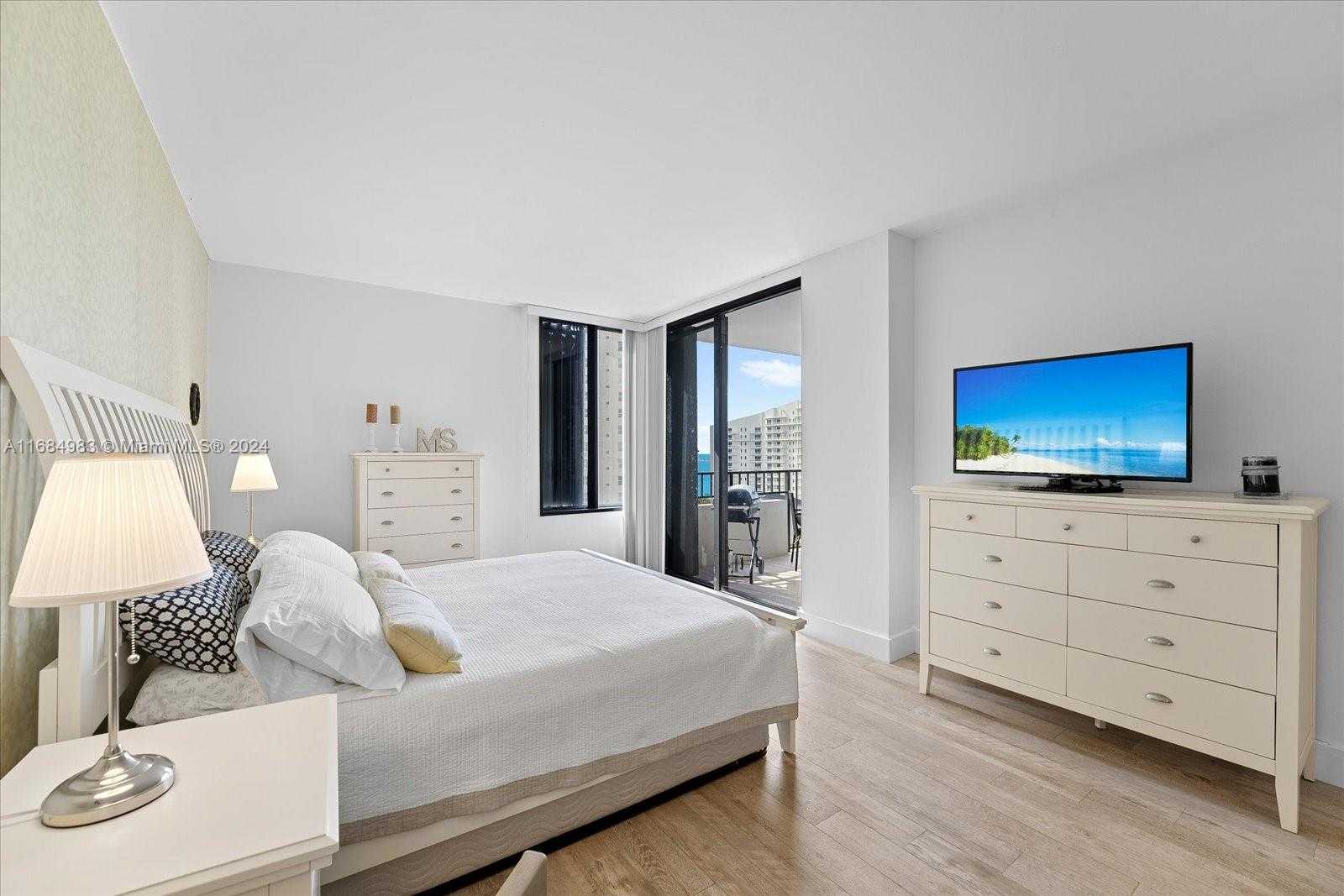 Small Image of 520 BRICKELL KEY DR #A1513, Miami Number 13