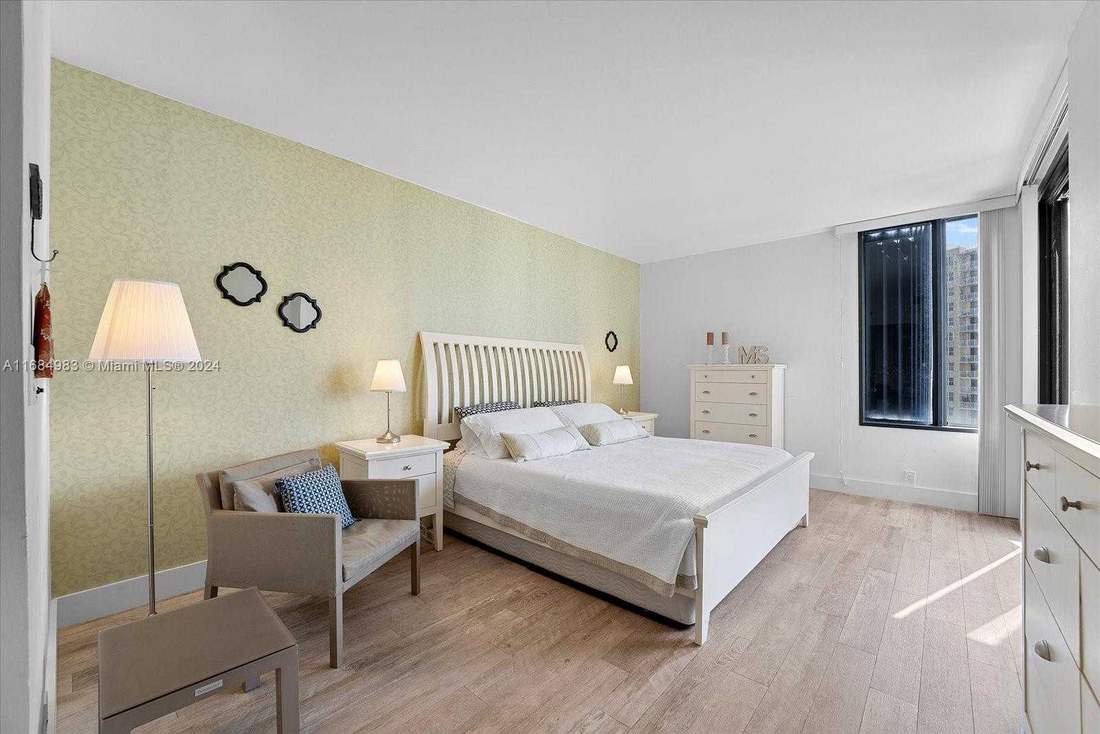 Small Image of 520 BRICKELL KEY DR #A1513, Miami Number 14