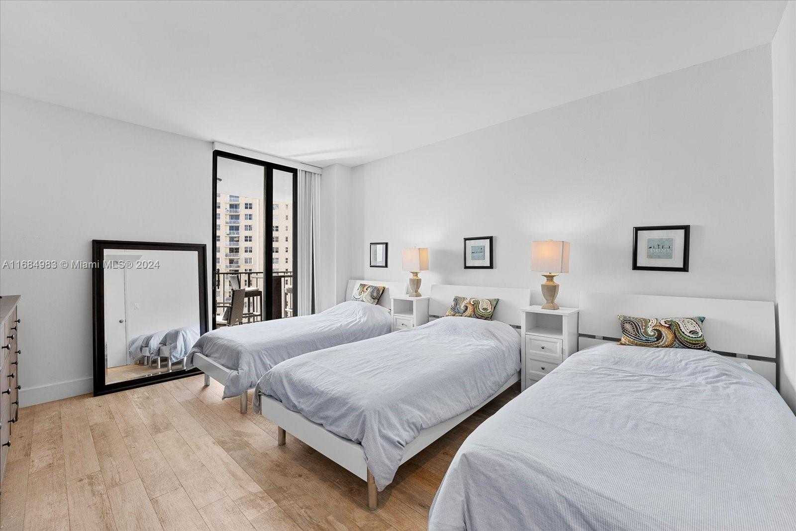Small Image of 520 BRICKELL KEY DR #A1513, Miami Number 16
