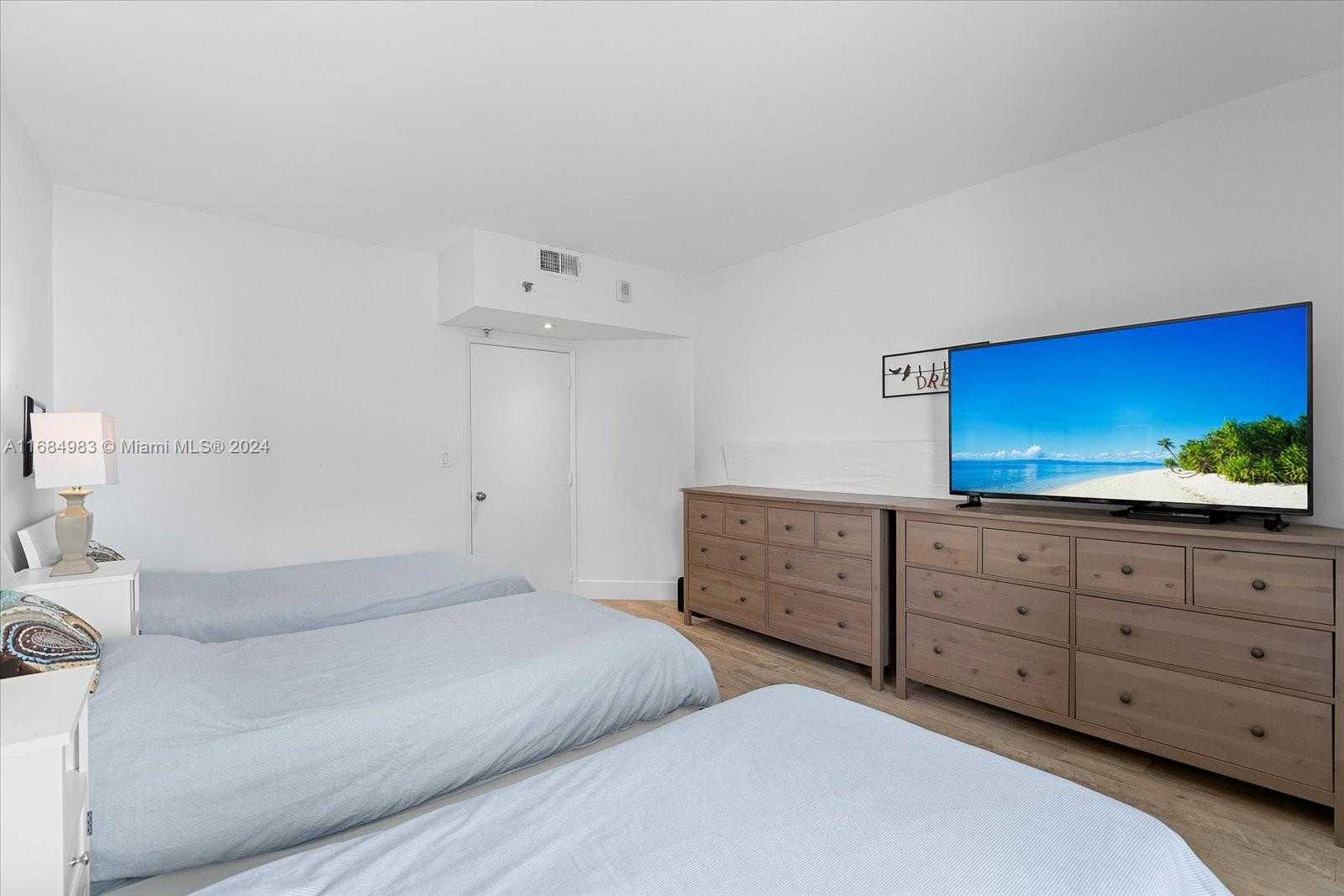 Small Image of 520 BRICKELL KEY DR #A1513, Miami Number 17
