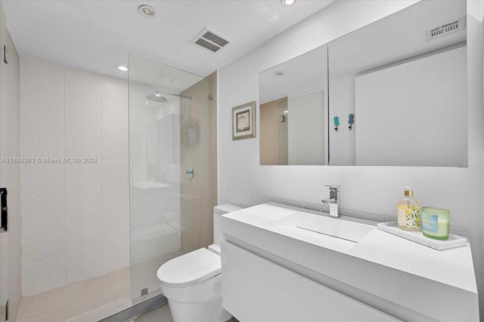 Small Image of 520 BRICKELL KEY DR #A1513, Miami Number 18