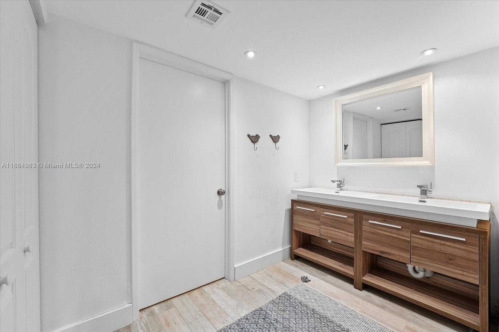 Small Image of 520 BRICKELL KEY DR #A1513, Miami Number 19