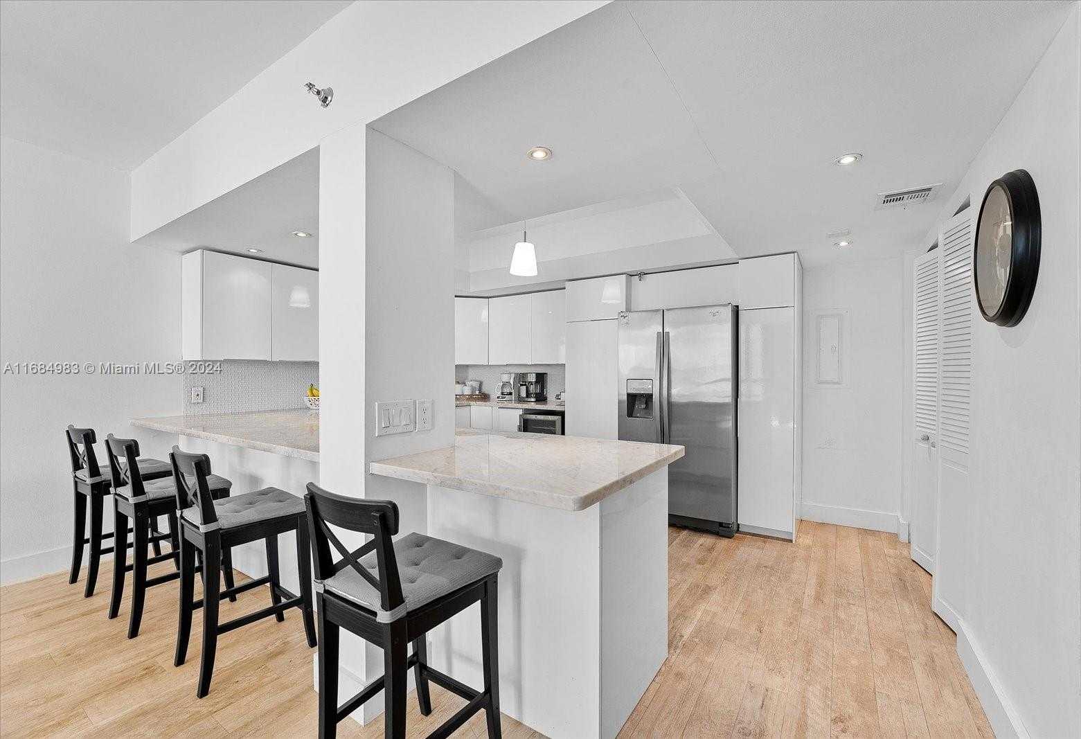 Small Image of 520 BRICKELL KEY DR #A1513, Miami Number 7
