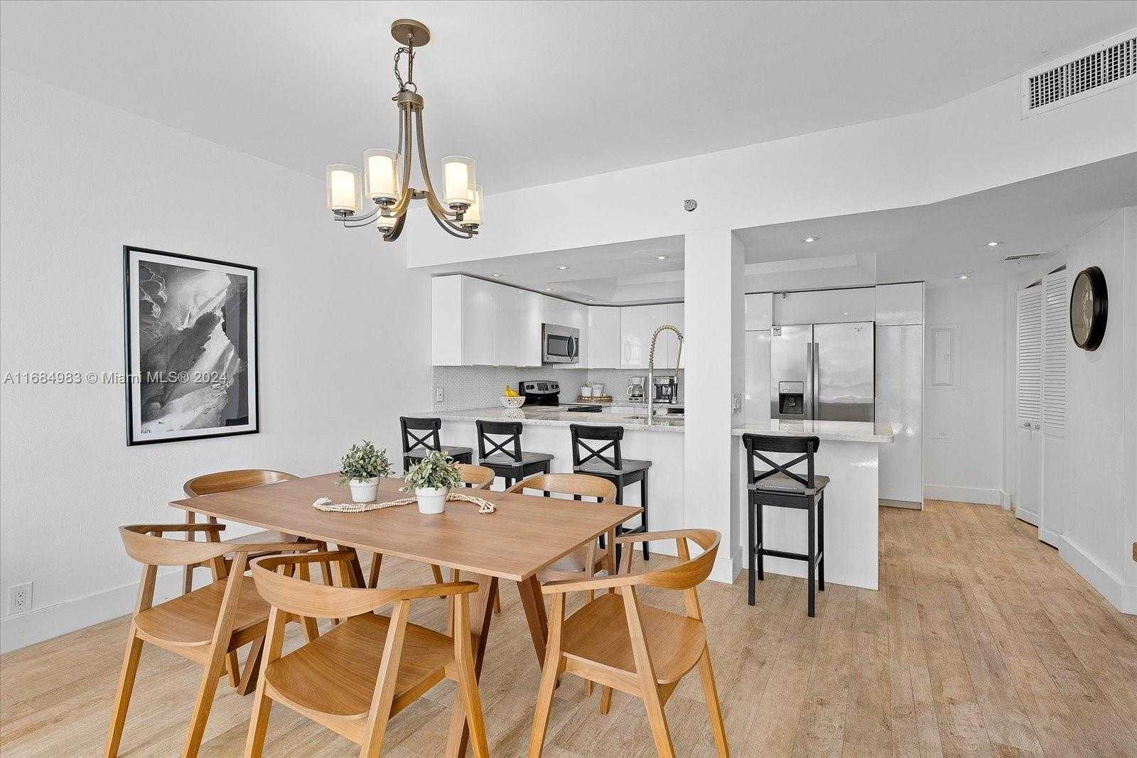 Small Image of 520 BRICKELL KEY DR #A1513, Miami Number 8