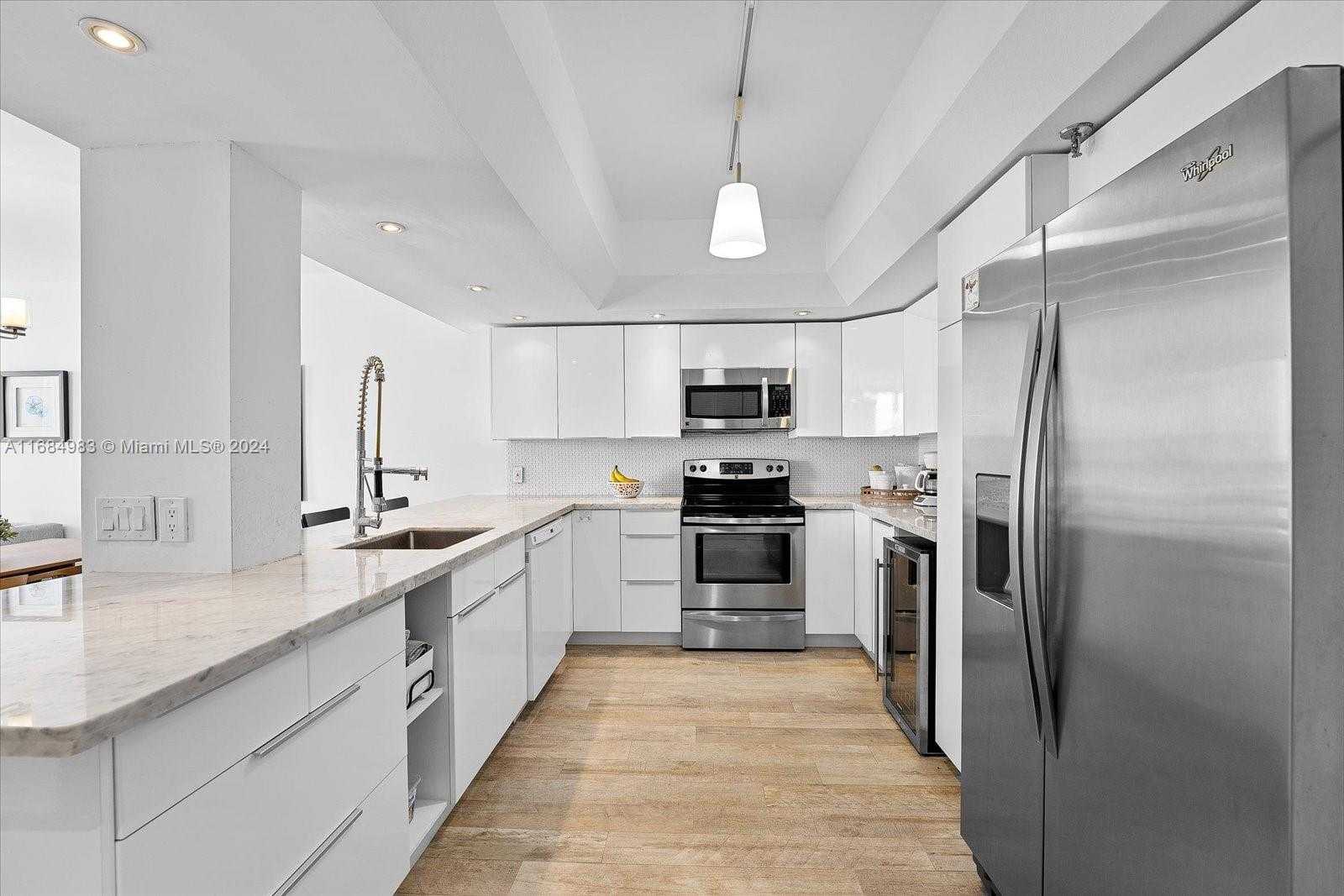 Small Image of 520 BRICKELL KEY DR #A1513, Miami Number 9