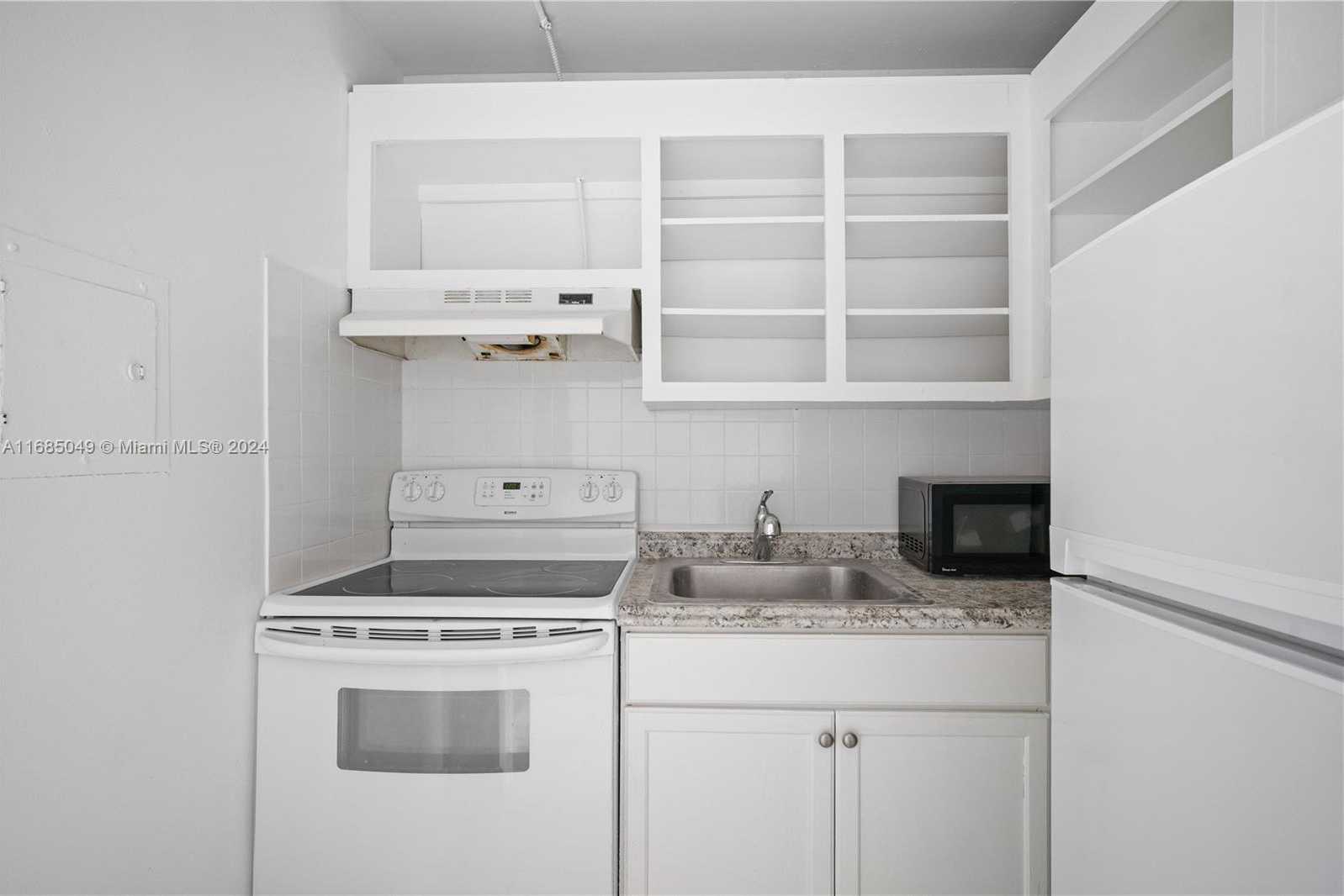 Small Image of 7904 WEST DR #605, North Bay Village Number 9