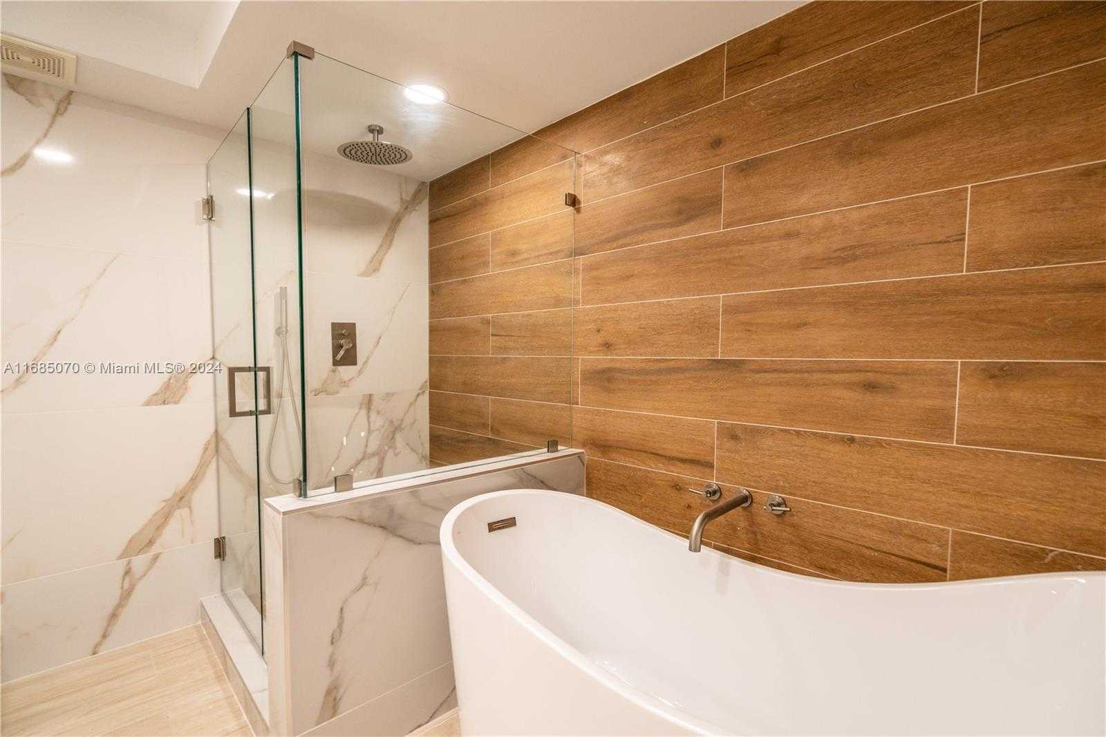 Small Image of 1800 SUNSET HARBOUR DR 1902/4 DR #1902/4, Miami Beach Number 11