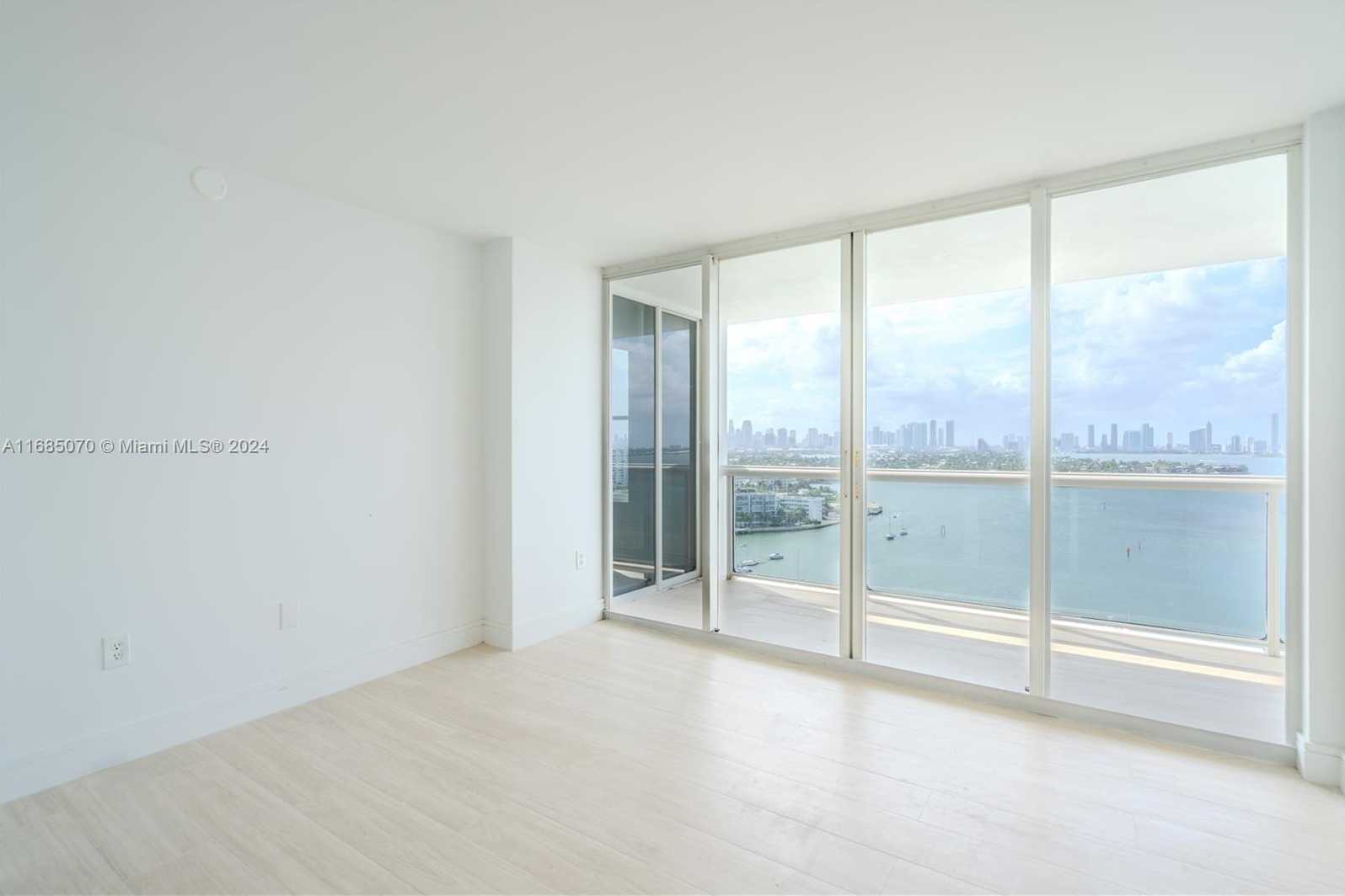 Small Image of 1800 SUNSET HARBOUR DR 1902/4 DR #1902/4, Miami Beach Number 14