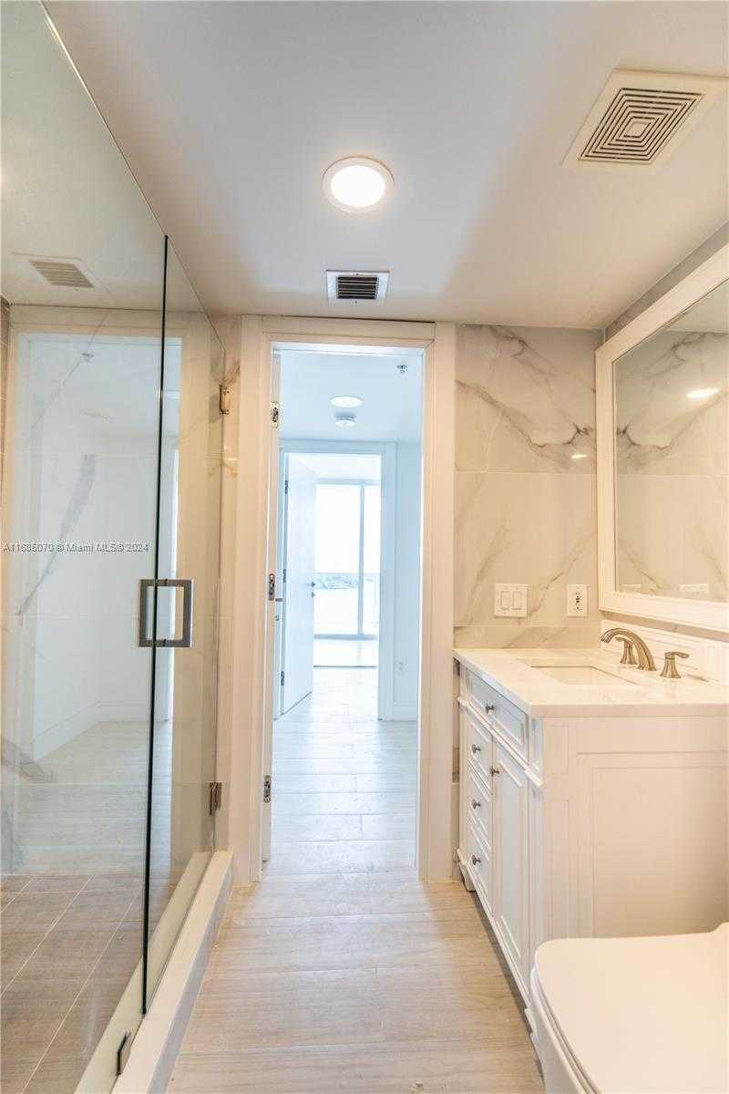 Small Image of 1800 SUNSET HARBOUR DR 1902/4 DR #1902/4, Miami Beach Number 17