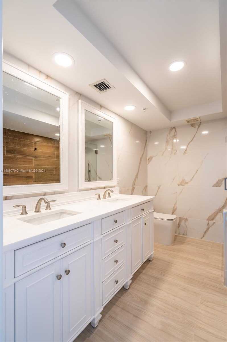 Small Image of 1800 SUNSET HARBOUR DR 1902/4 DR #1902/4, Miami Beach Number 18