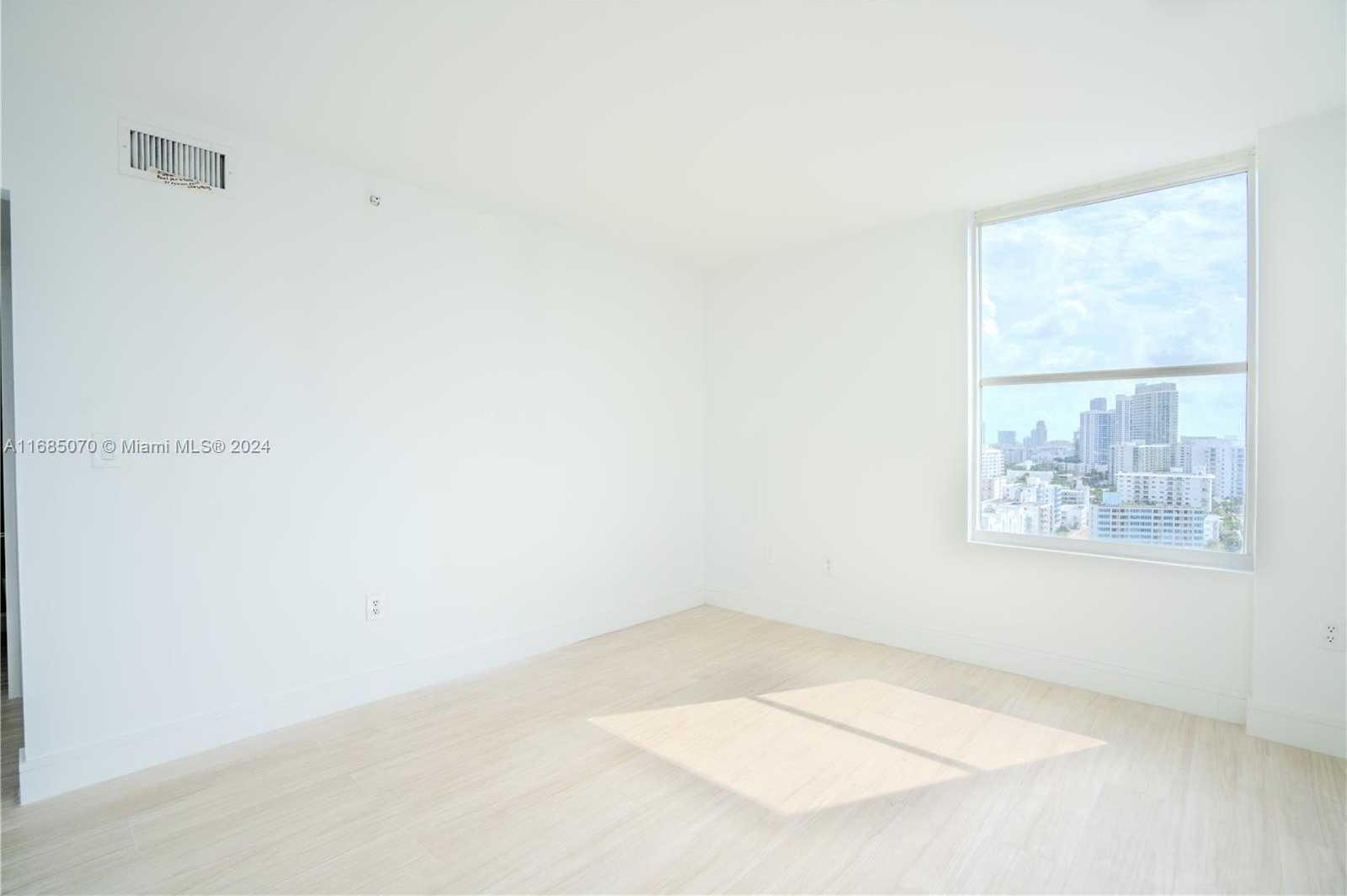 Small Image of 1800 SUNSET HARBOUR DR 1902/4 DR #1902/4, Miami Beach Number 19