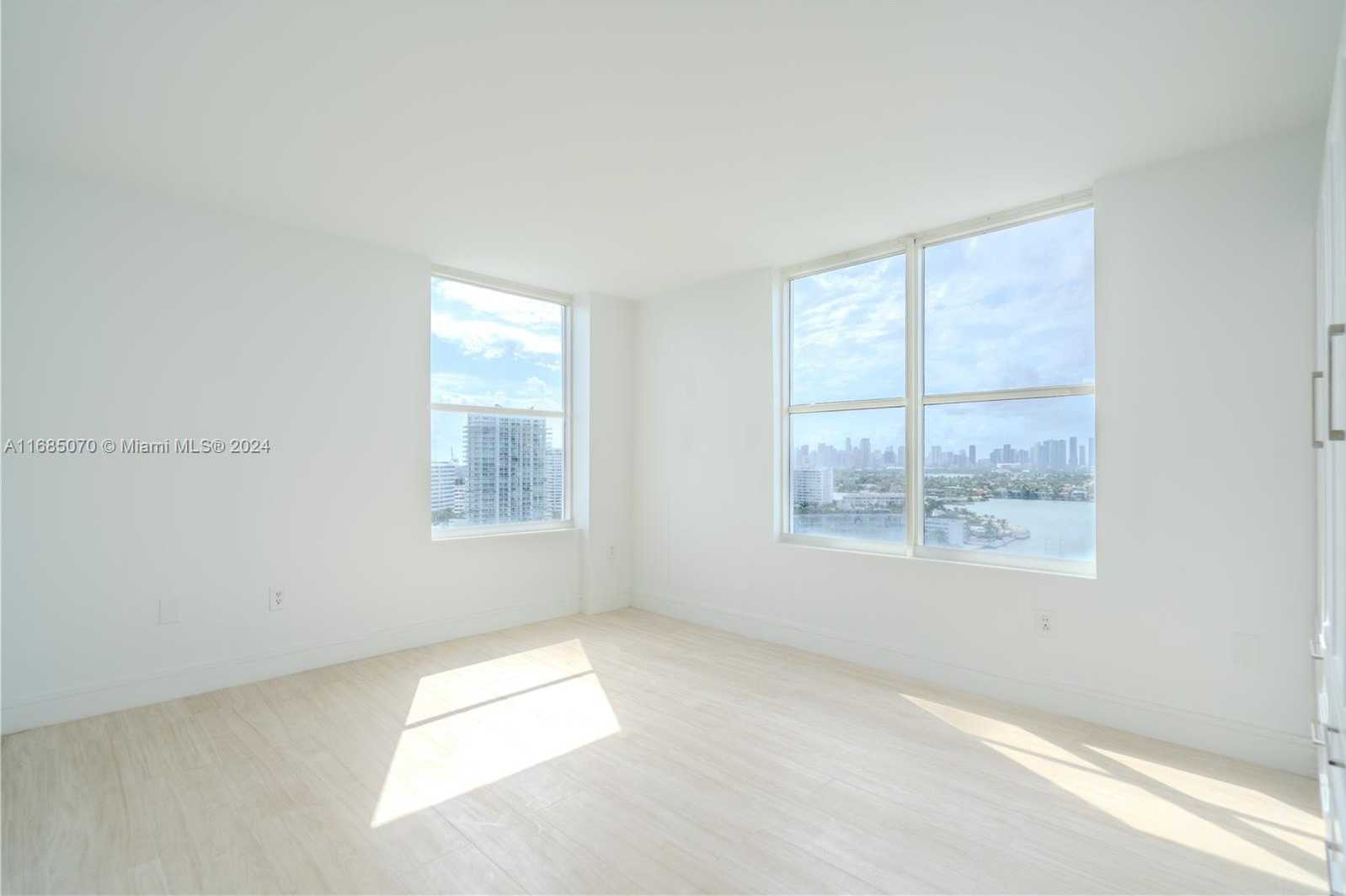 Small Image of 1800 SUNSET HARBOUR DR 1902/4 DR #1902/4, Miami Beach Number 20