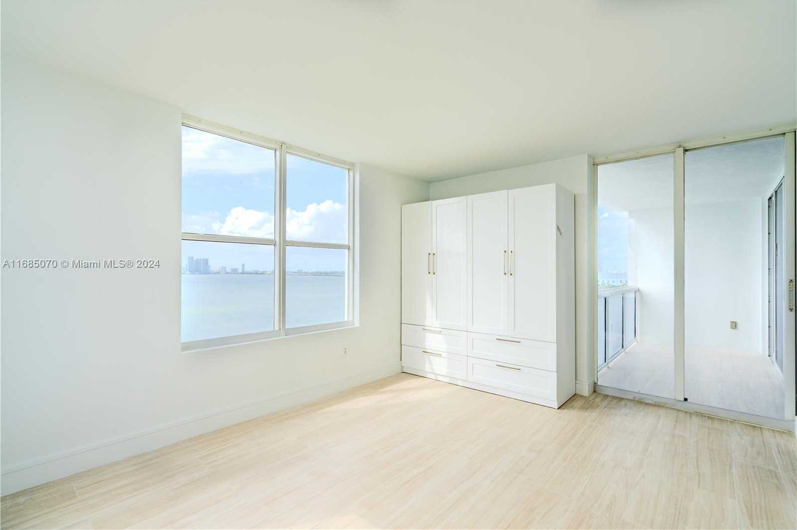 Small Image of 1800 SUNSET HARBOUR DR 1902/4 DR #1902/4, Miami Beach Number 22