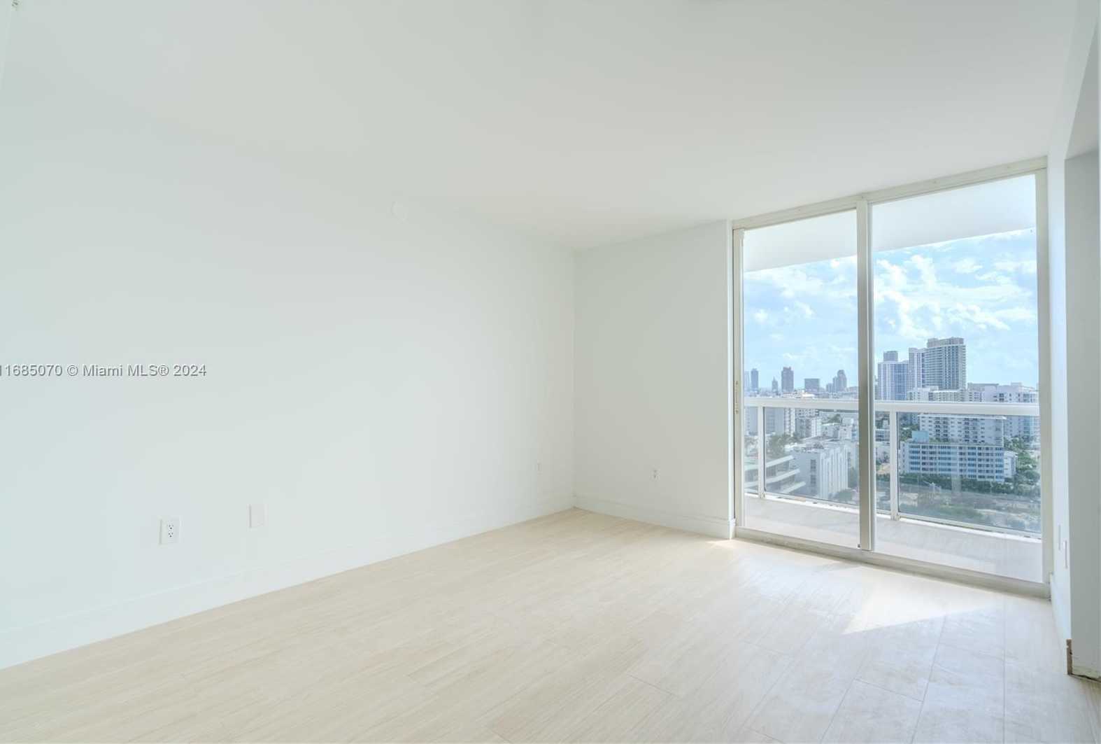 Small Image of 1800 SUNSET HARBOUR DR 1902/4 DR #1902/4, Miami Beach Number 25