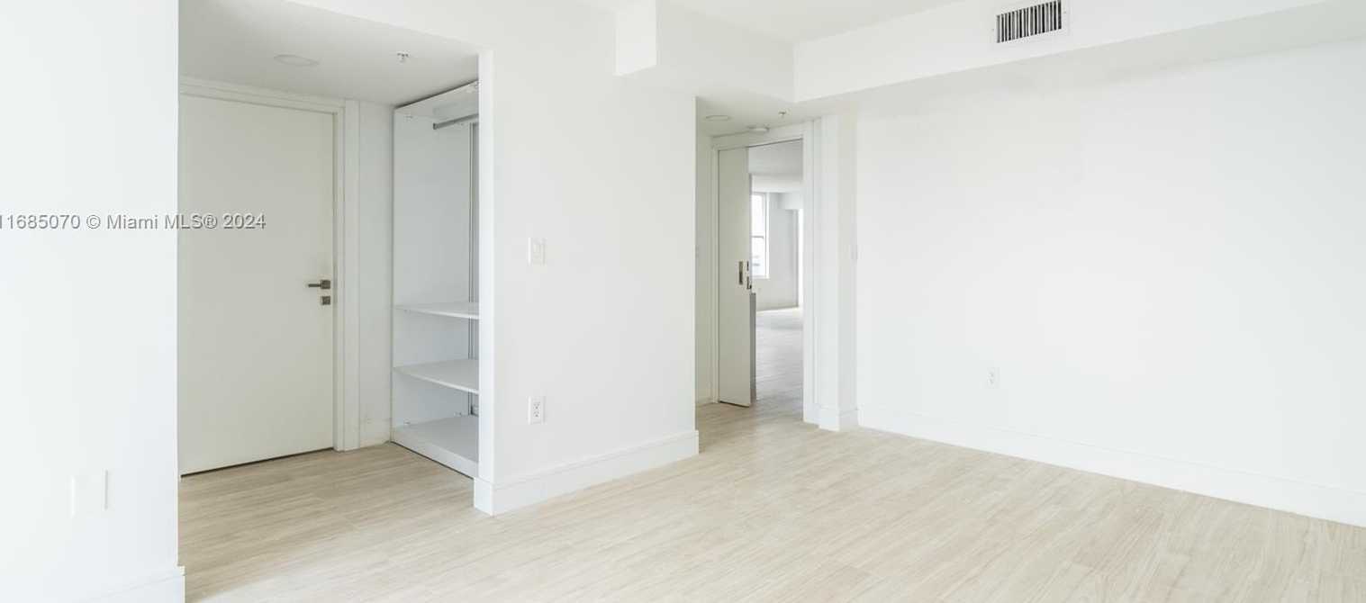 Small Image of 1800 SUNSET HARBOUR DR 1902/4 DR #1902/4, Miami Beach Number 26