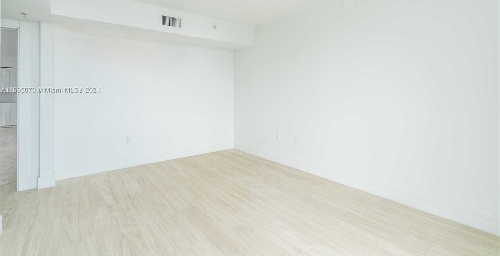 Small Image of 1800 SUNSET HARBOUR DR 1902/4 DR #1902/4, Miami Beach Number 27