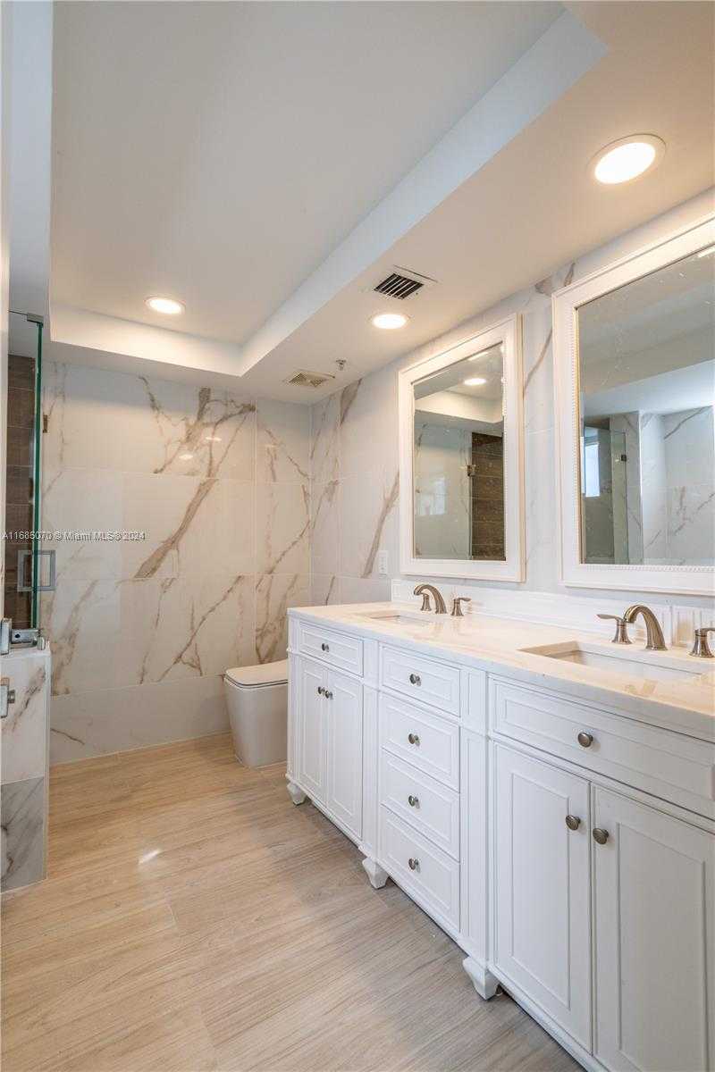 Small Image of 1800 SUNSET HARBOUR DR 1902/4 DR #1902/4, Miami Beach Number 28