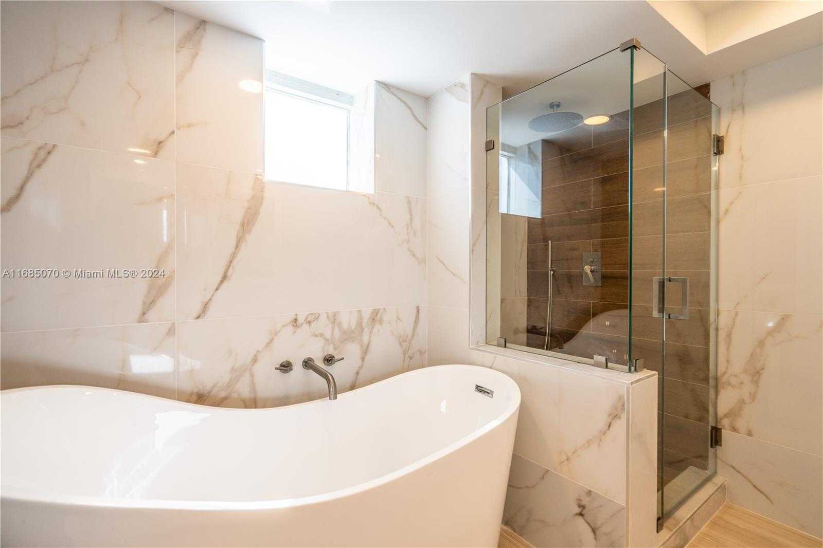 Small Image of 1800 SUNSET HARBOUR DR 1902/4 DR #1902/4, Miami Beach Number 30