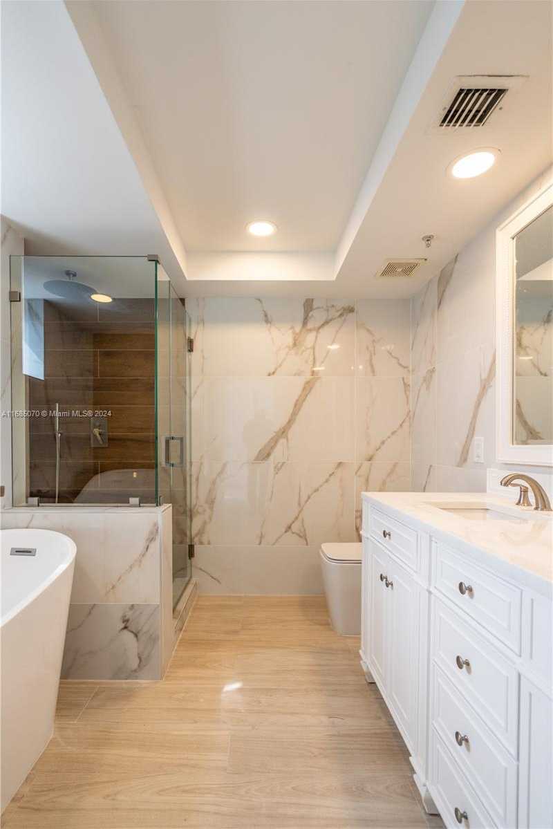 Small Image of 1800 SUNSET HARBOUR DR 1902/4 DR #1902/4, Miami Beach Number 31