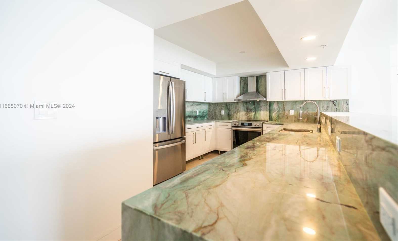 Small Image of 1800 SUNSET HARBOUR DR 1902/4 DR #1902/4, Miami Beach Number 5