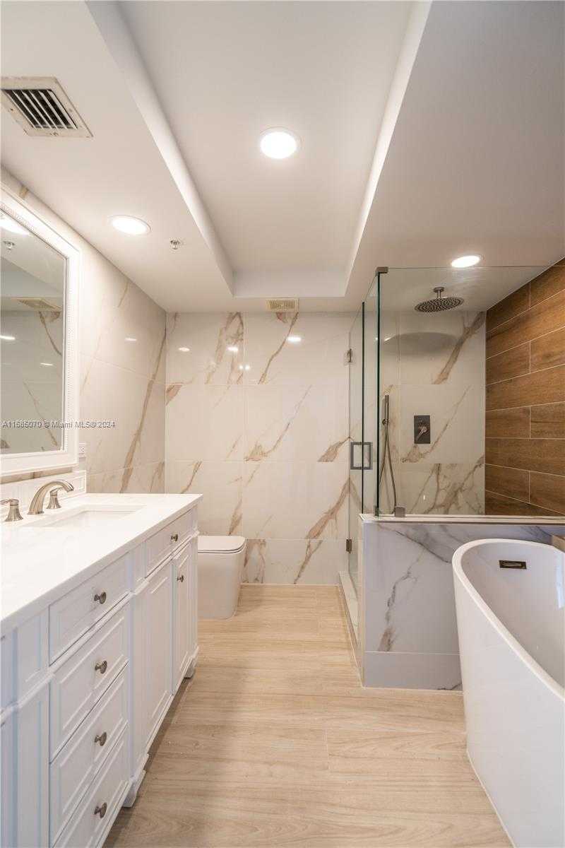 Small Image of 1800 SUNSET HARBOUR DR 1902/4 DR #1902/4, Miami Beach Number 9