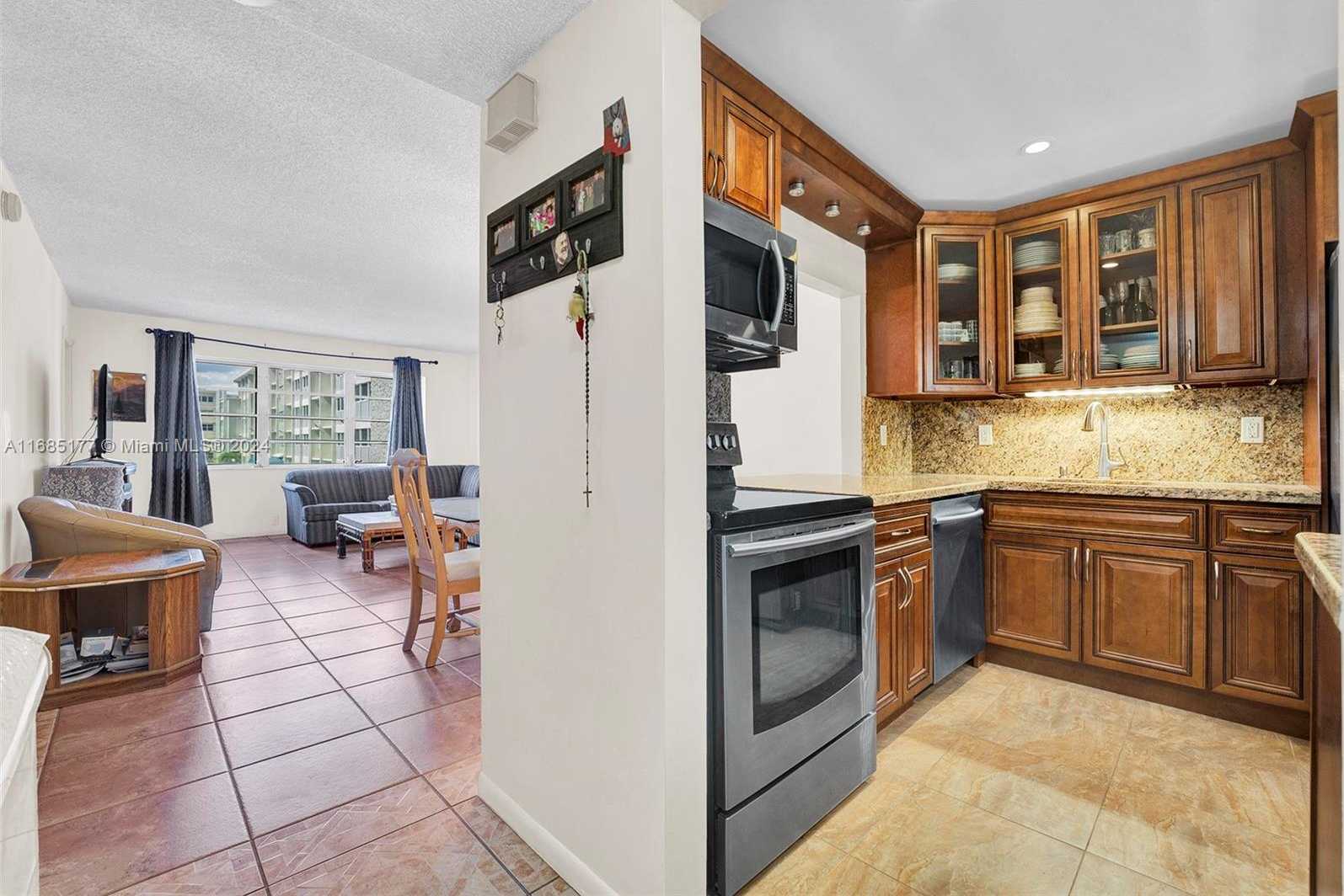 Small Image of 410 SOUTH EAST 2ND ST #220, Hallandale Beach Number 4