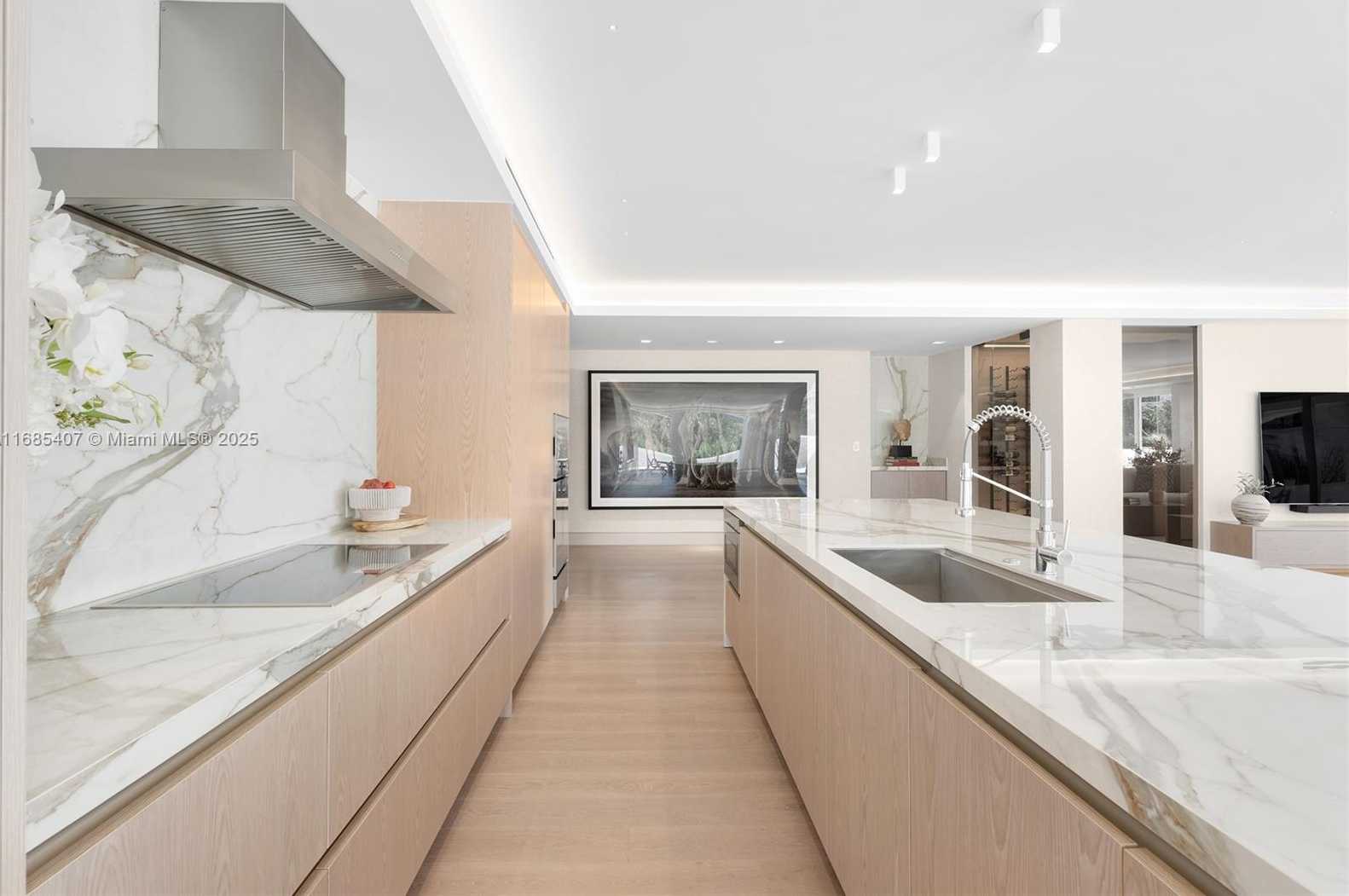 Small Image of 7917 FISHER ISLAND DR #7917, Miami Beach Number 13