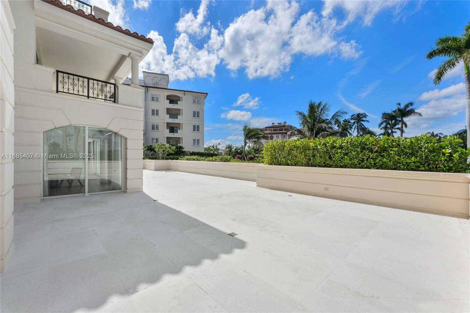 Small Image of 7917 FISHER ISLAND DR #7917, Miami Beach Number 26