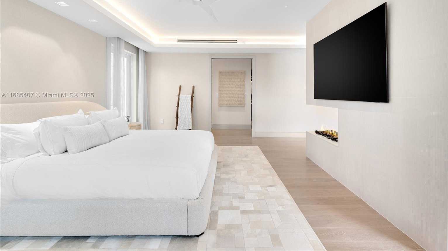 Small Image of 7917 FISHER ISLAND DR #7917, Miami Beach Number 31