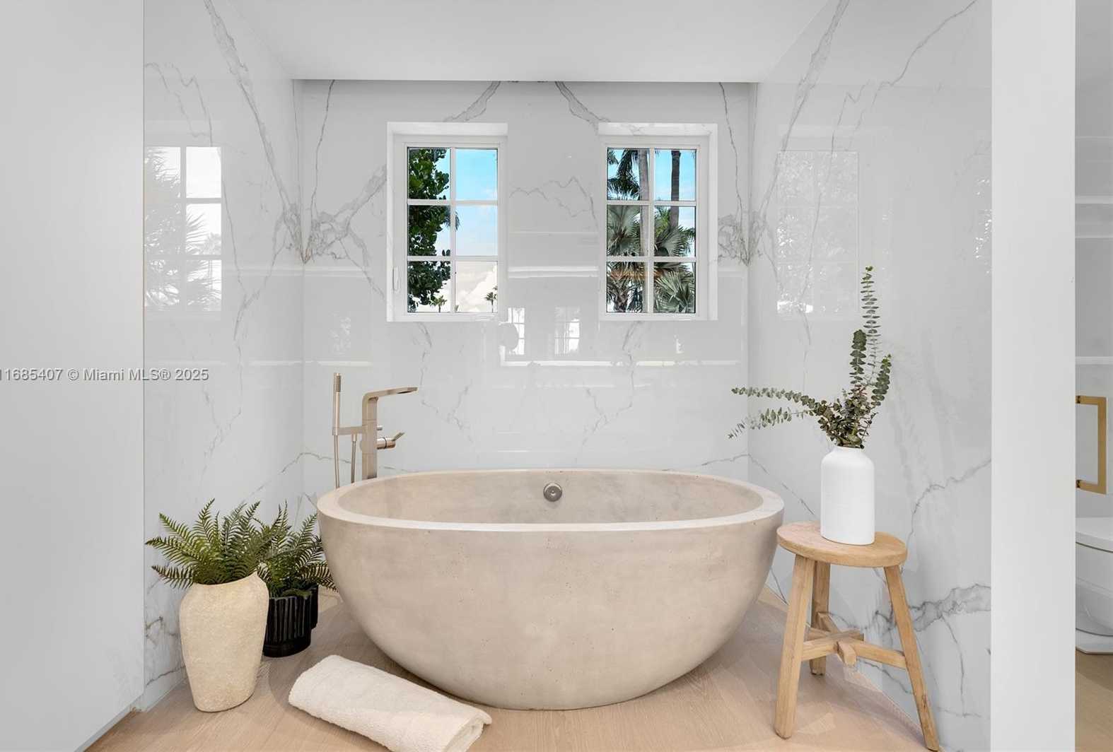 Small Image of 7917 FISHER ISLAND DR #7917, Miami Beach Number 35