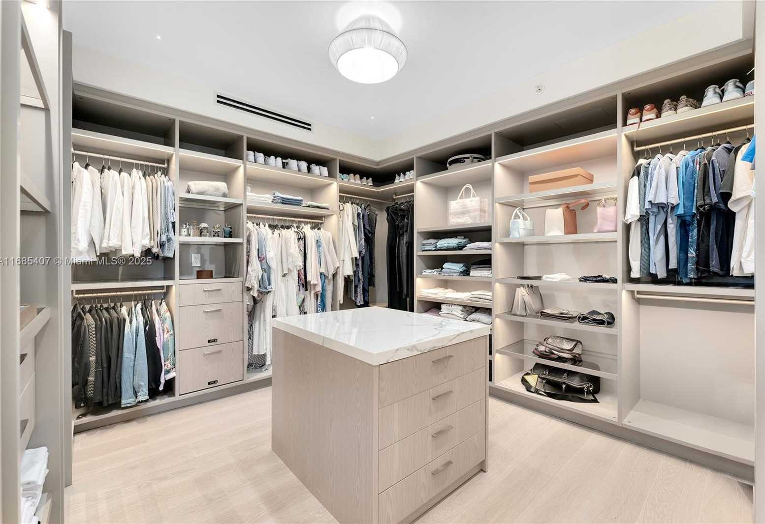 Small Image of 7917 FISHER ISLAND DR #7917, Miami Beach Number 38