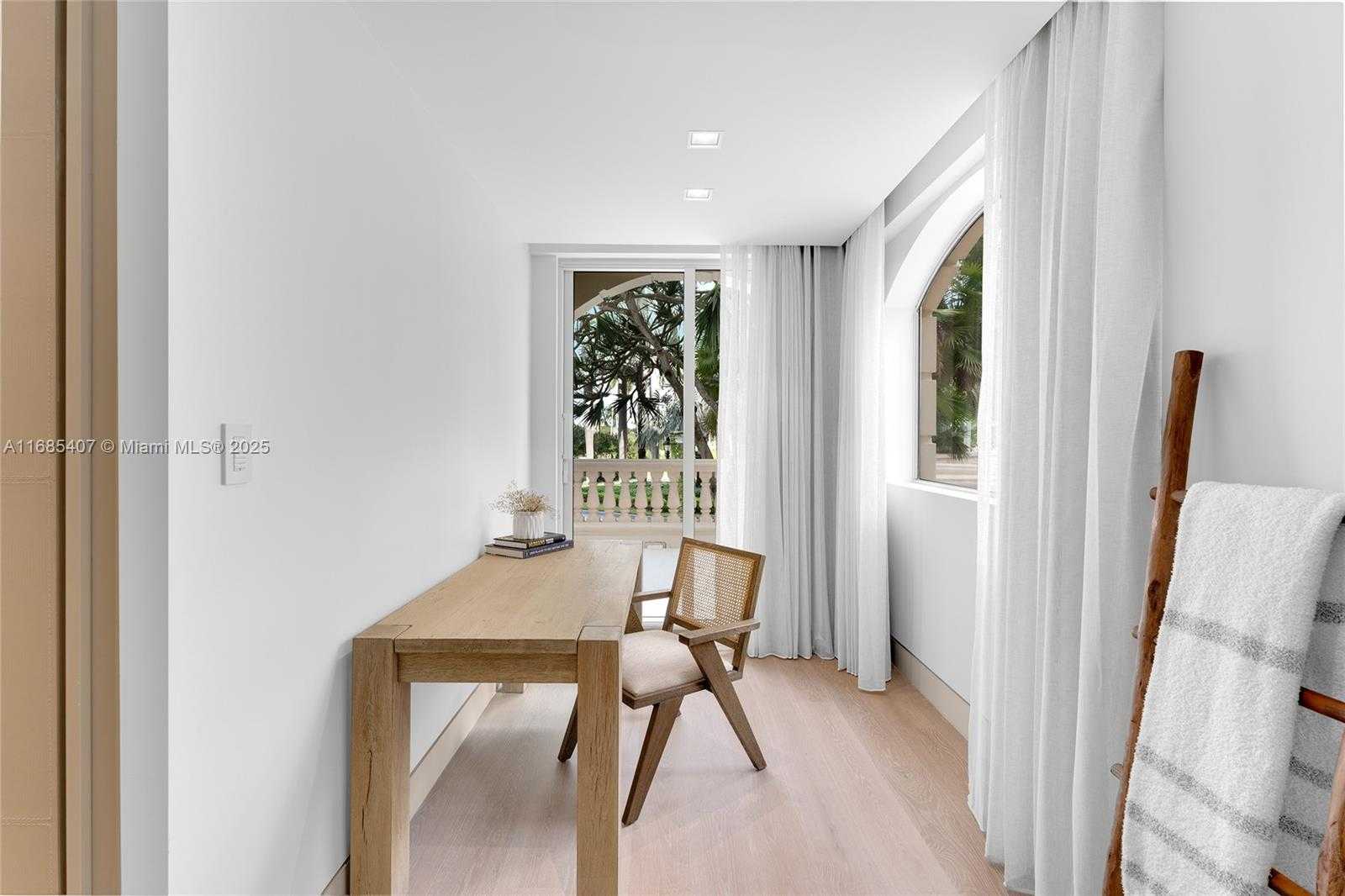 Small Image of 7917 FISHER ISLAND DR #7917, Miami Beach Number 44