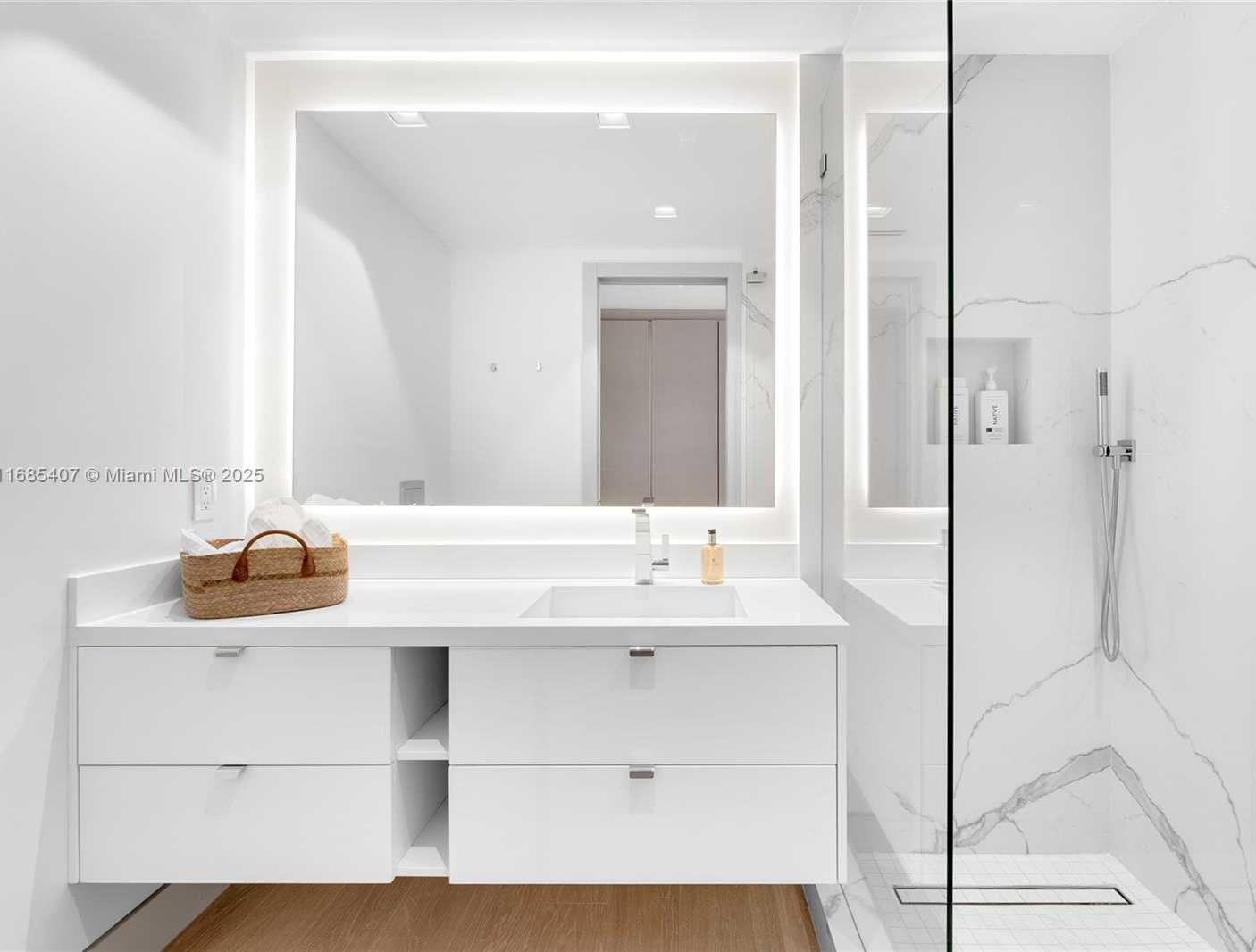 Small Image of 7917 FISHER ISLAND DR #7917, Miami Beach Number 49