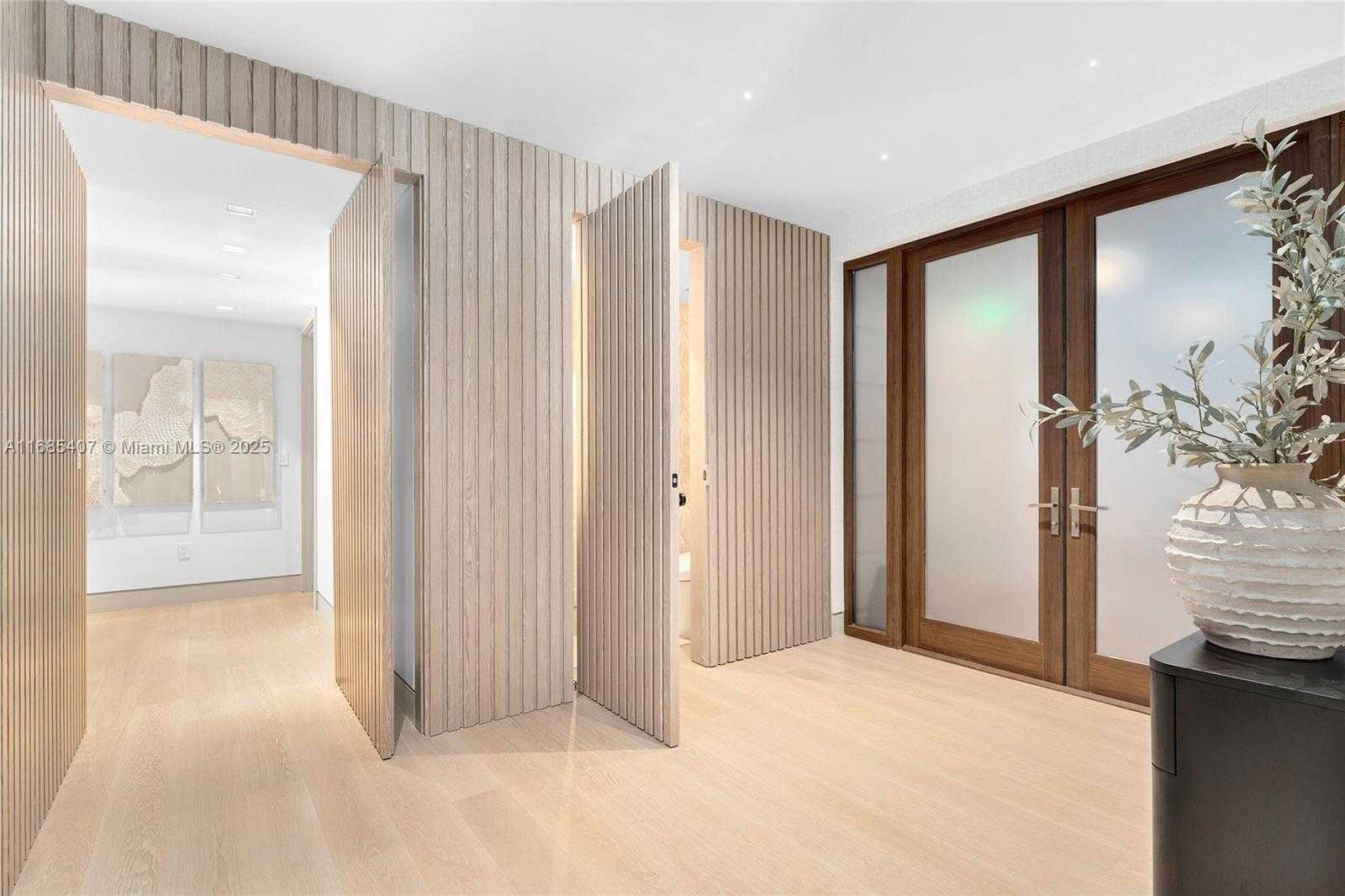 Small Image of 7917 FISHER ISLAND DR #7917, Miami Beach Number 55