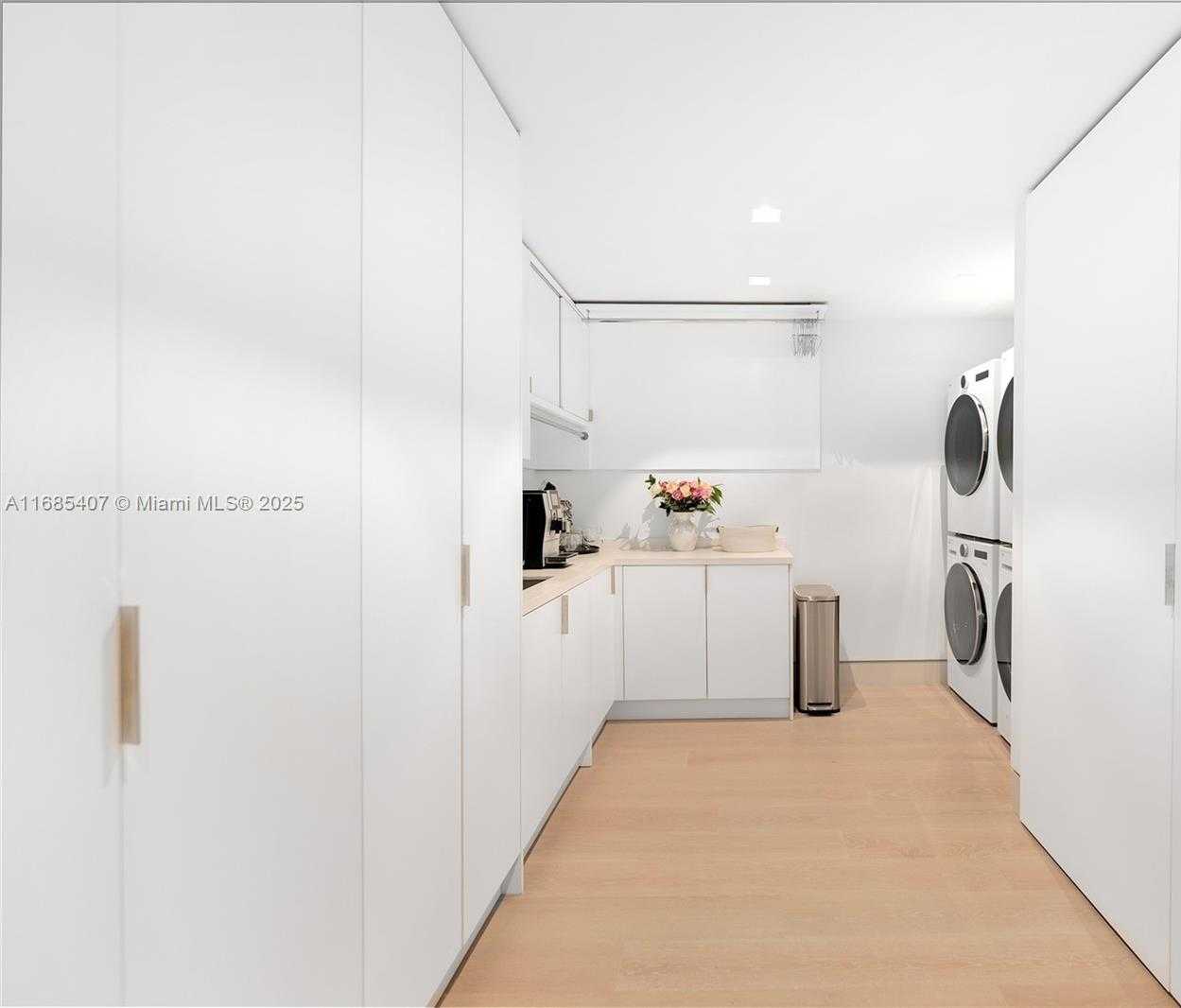 Small Image of 7917 FISHER ISLAND DR #7917, Miami Beach Number 57