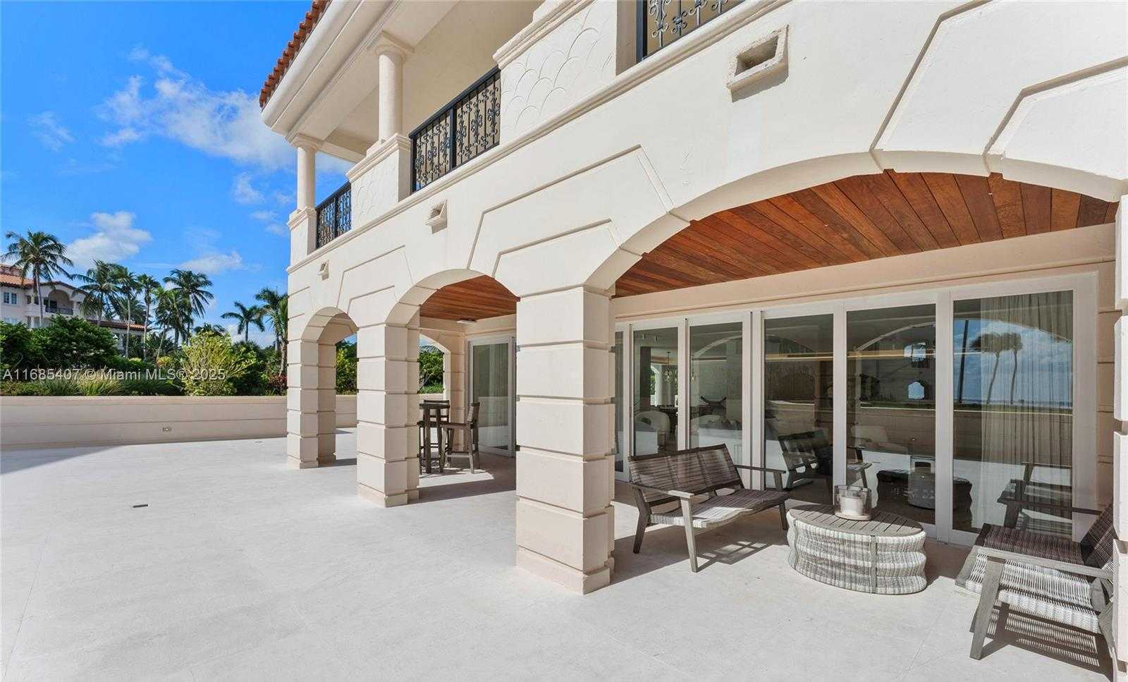 Small Image of 7917 FISHER ISLAND DR #7917, Miami Beach Number 6