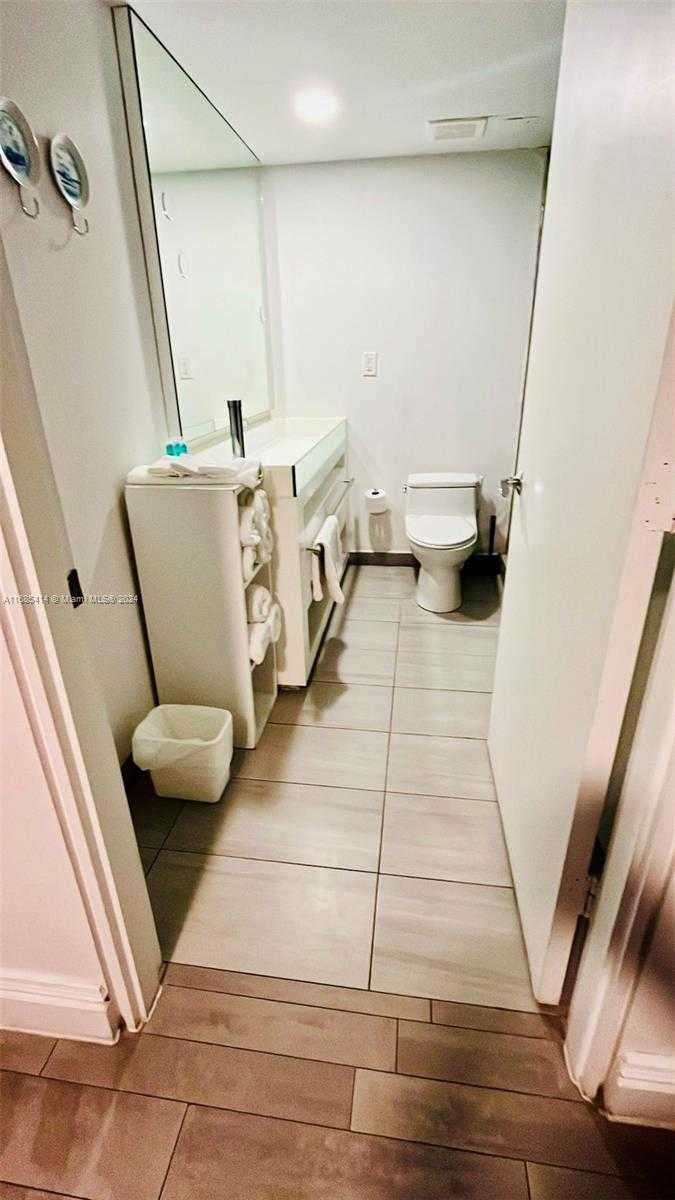 Small Image of 1100 WEST AVE #822, Miami Beach Number 9